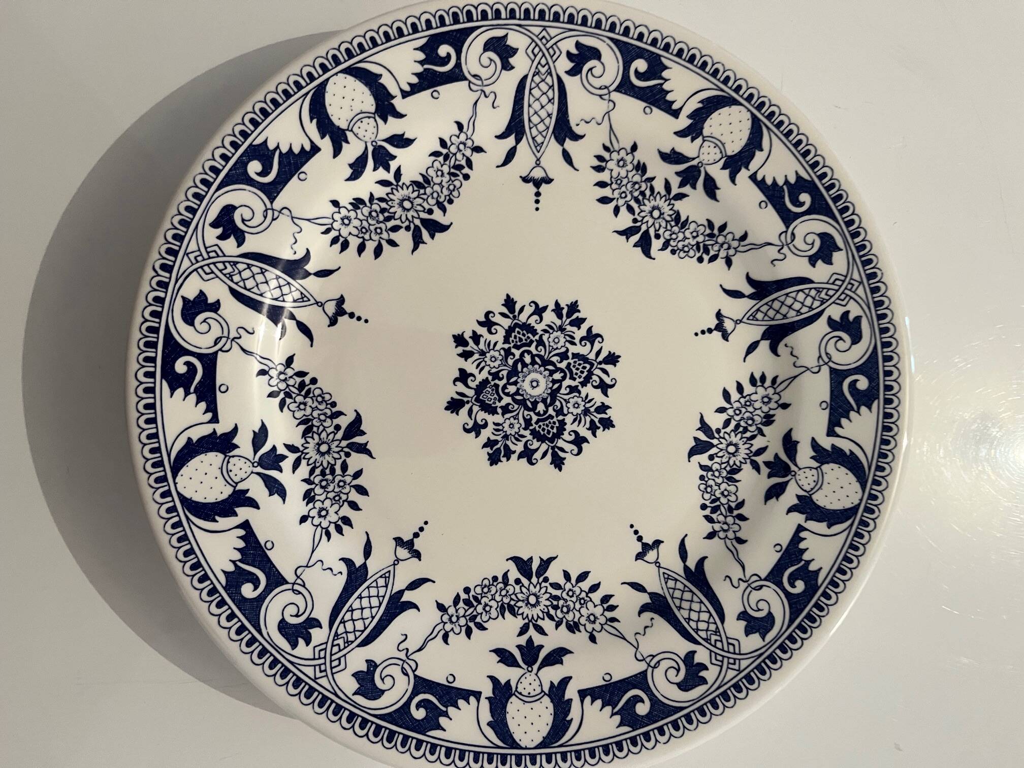4 lovely dessert plates in porcelain from Gien.