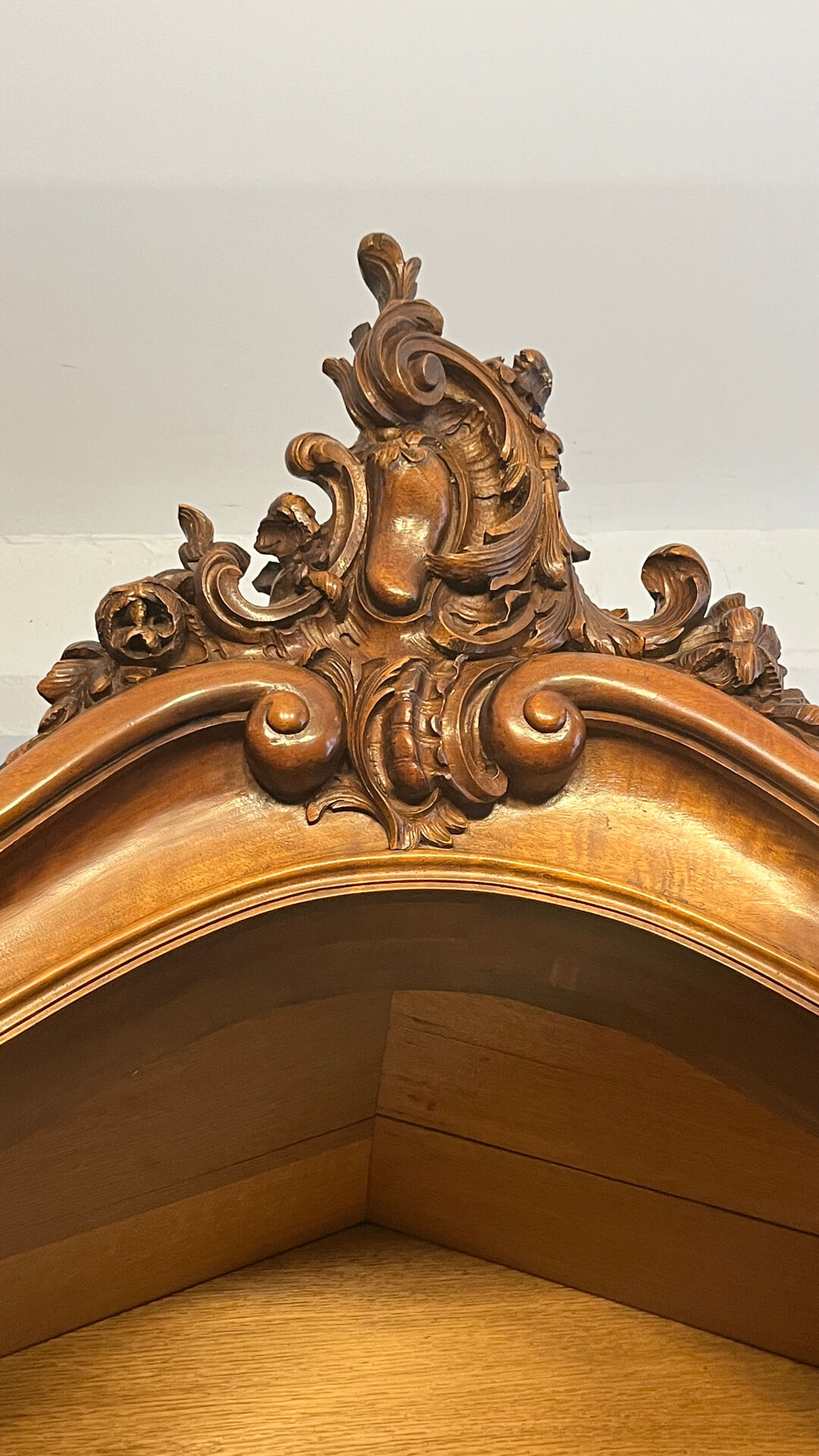 Buffet Noyer de style Louis XV