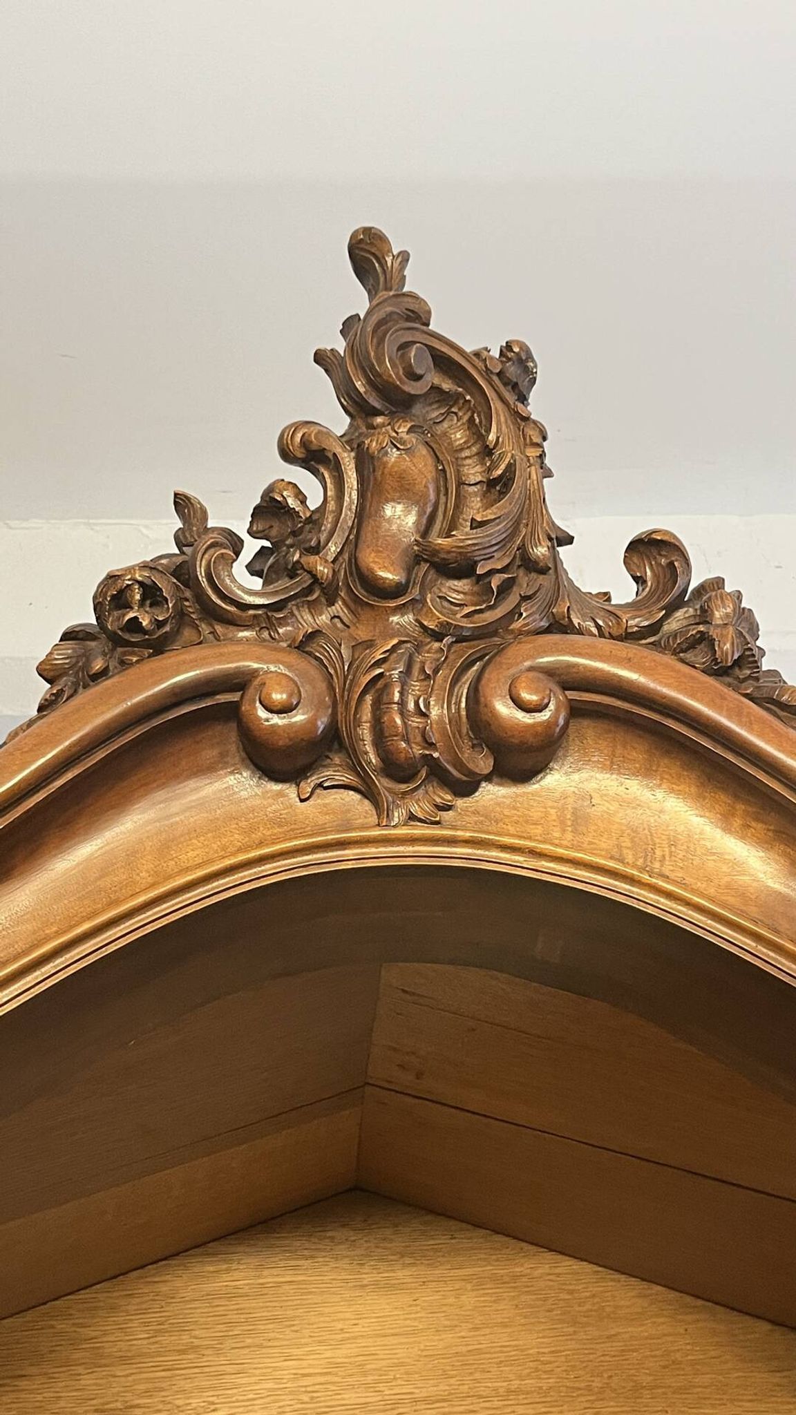 Buffet Noyer de style Louis XV