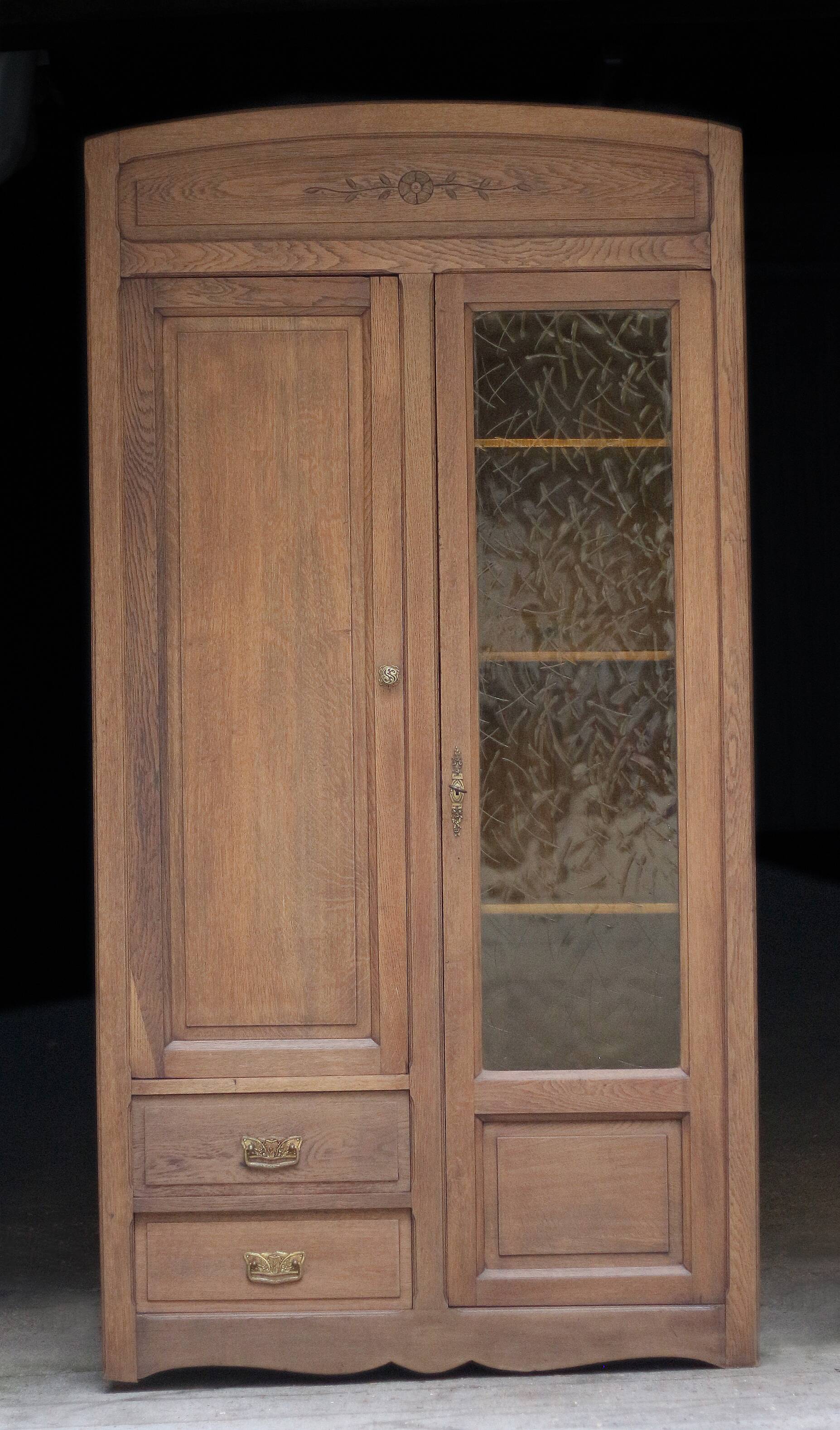 Superb large Parisian oak wardrobe (1930s/1940s)