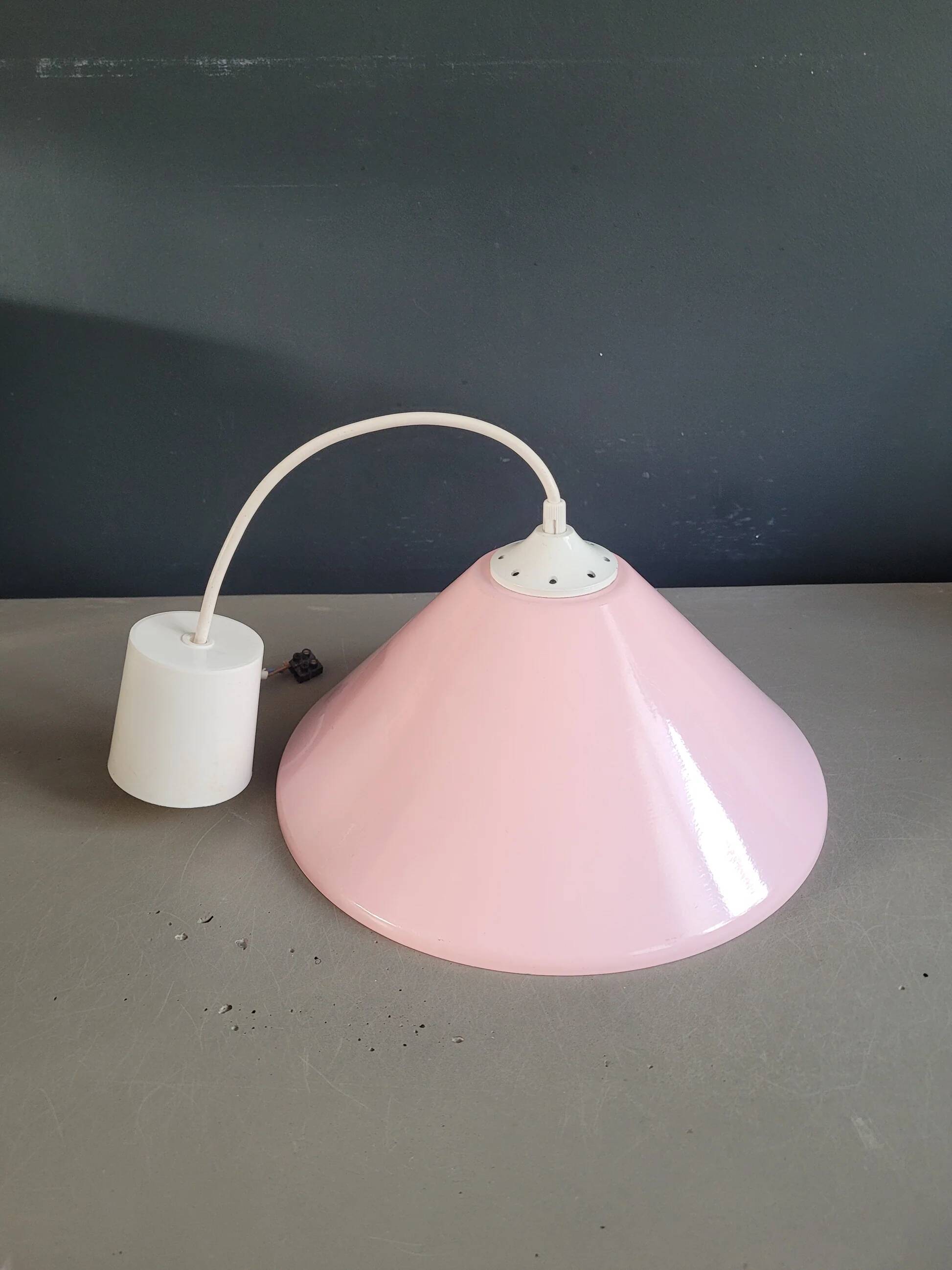 Conical pendant light in pink metal