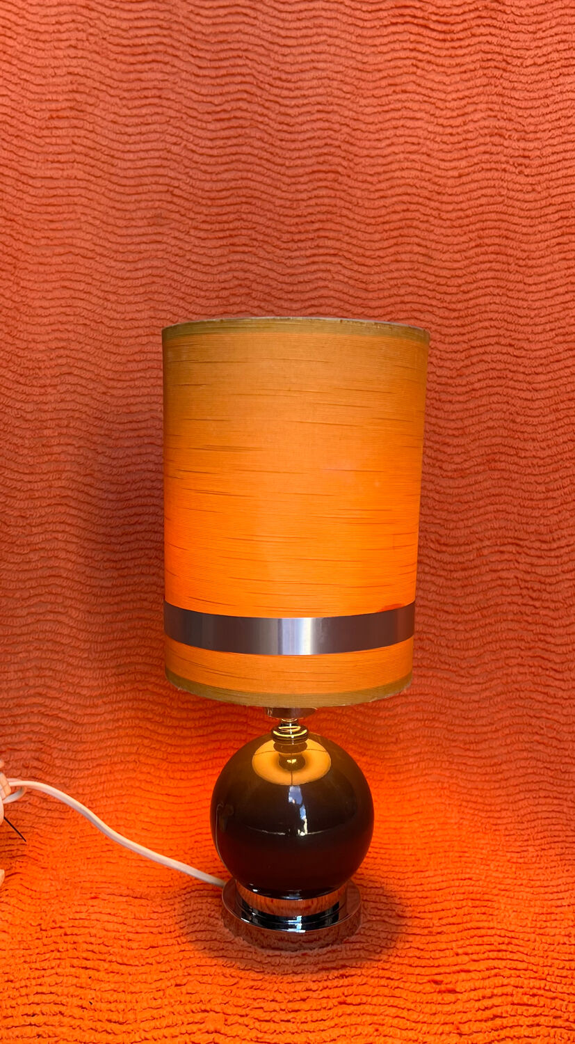 VINTAGE 1970 TABLE LAMP CHROME BASE & BROWN RESIN BALL SHADE