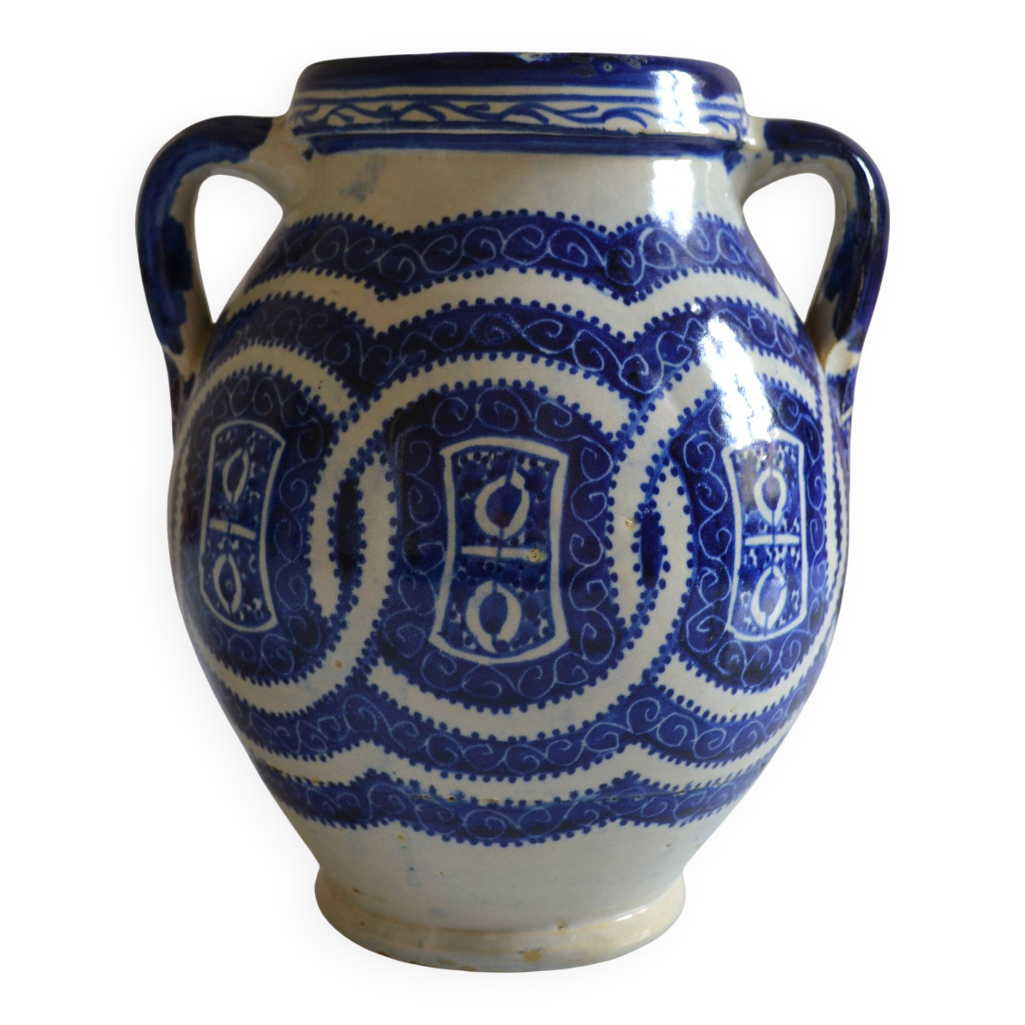 Large vase from the Serghini workshop, ancient Moroccan ceramics, first half of the 20th century.