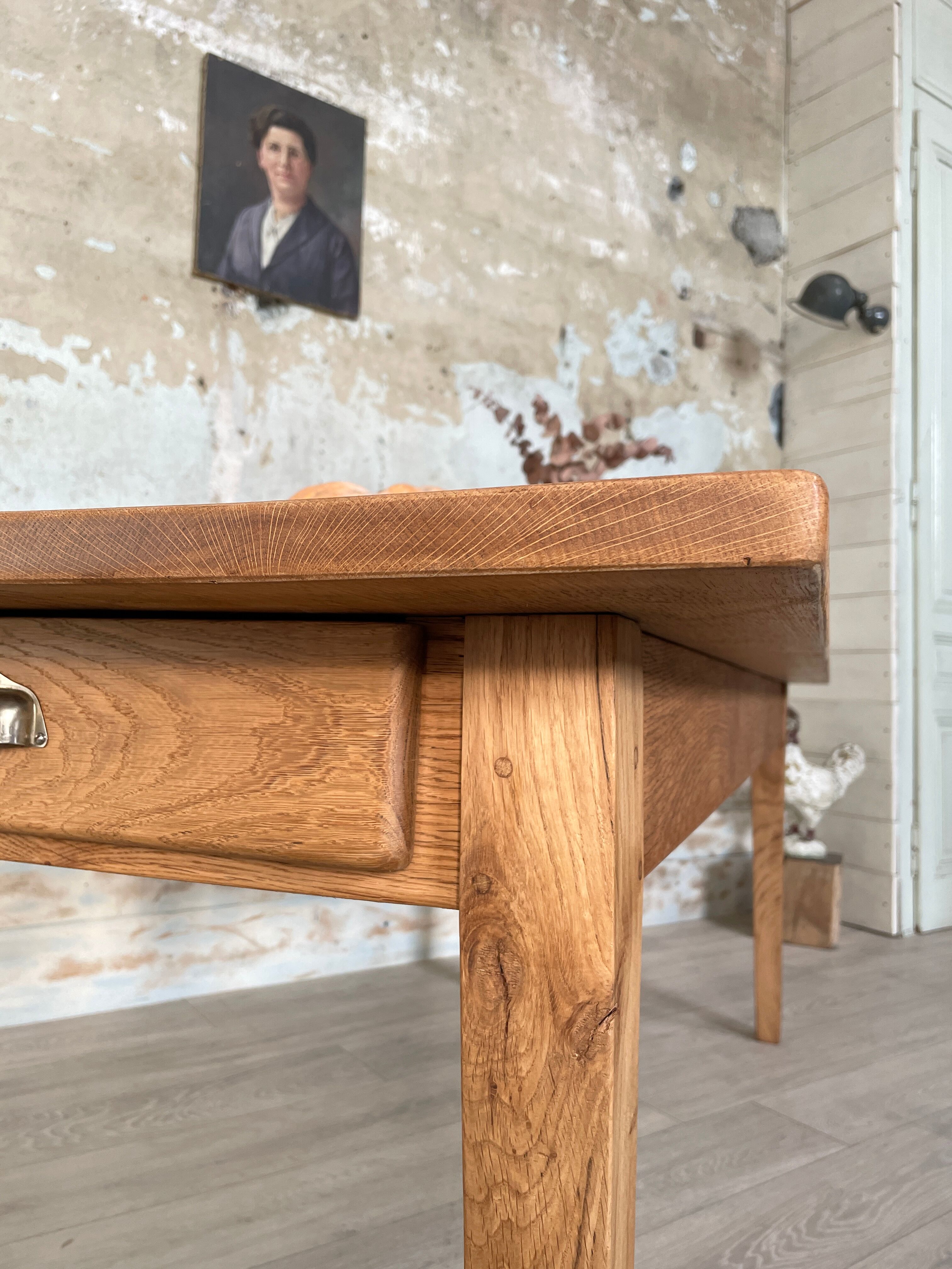 Vintage farmhouse table in solid oak.