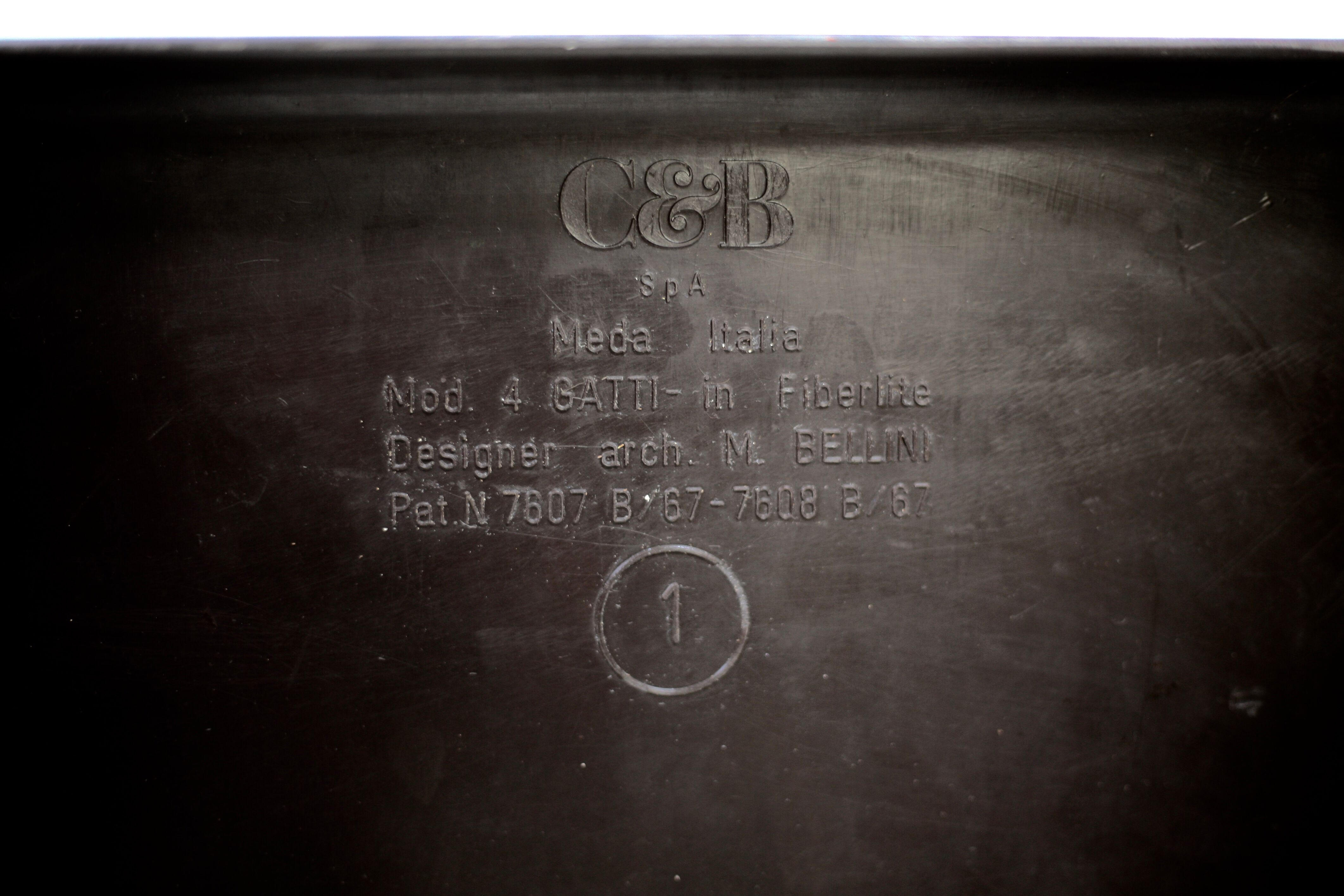 Suite de 4 tables basses gigognes "Gatti", Mario Bellini éditée par C&B Italia, circa 1970.