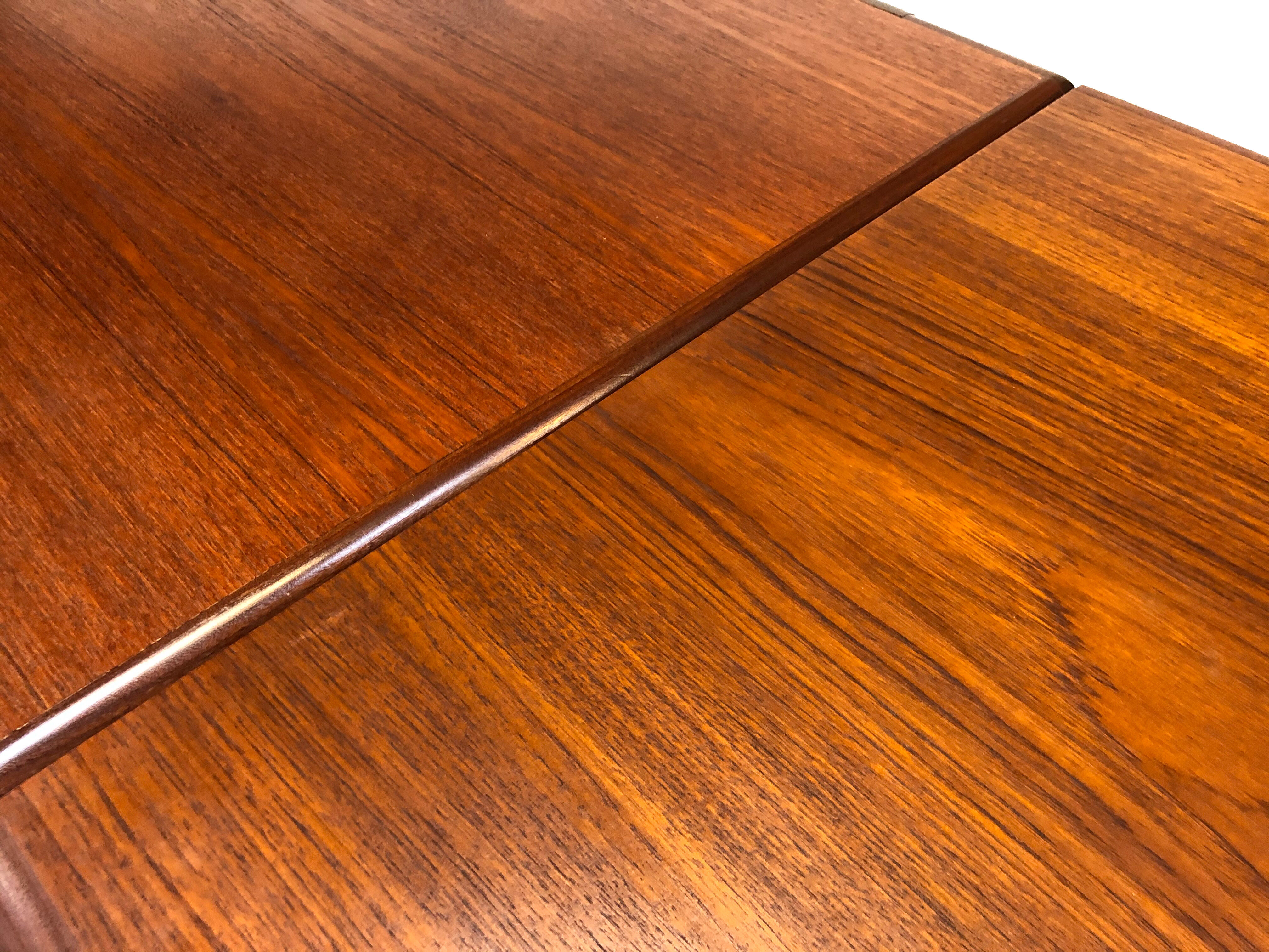 Table à manger vintage Topform en teck massif extensible 1960