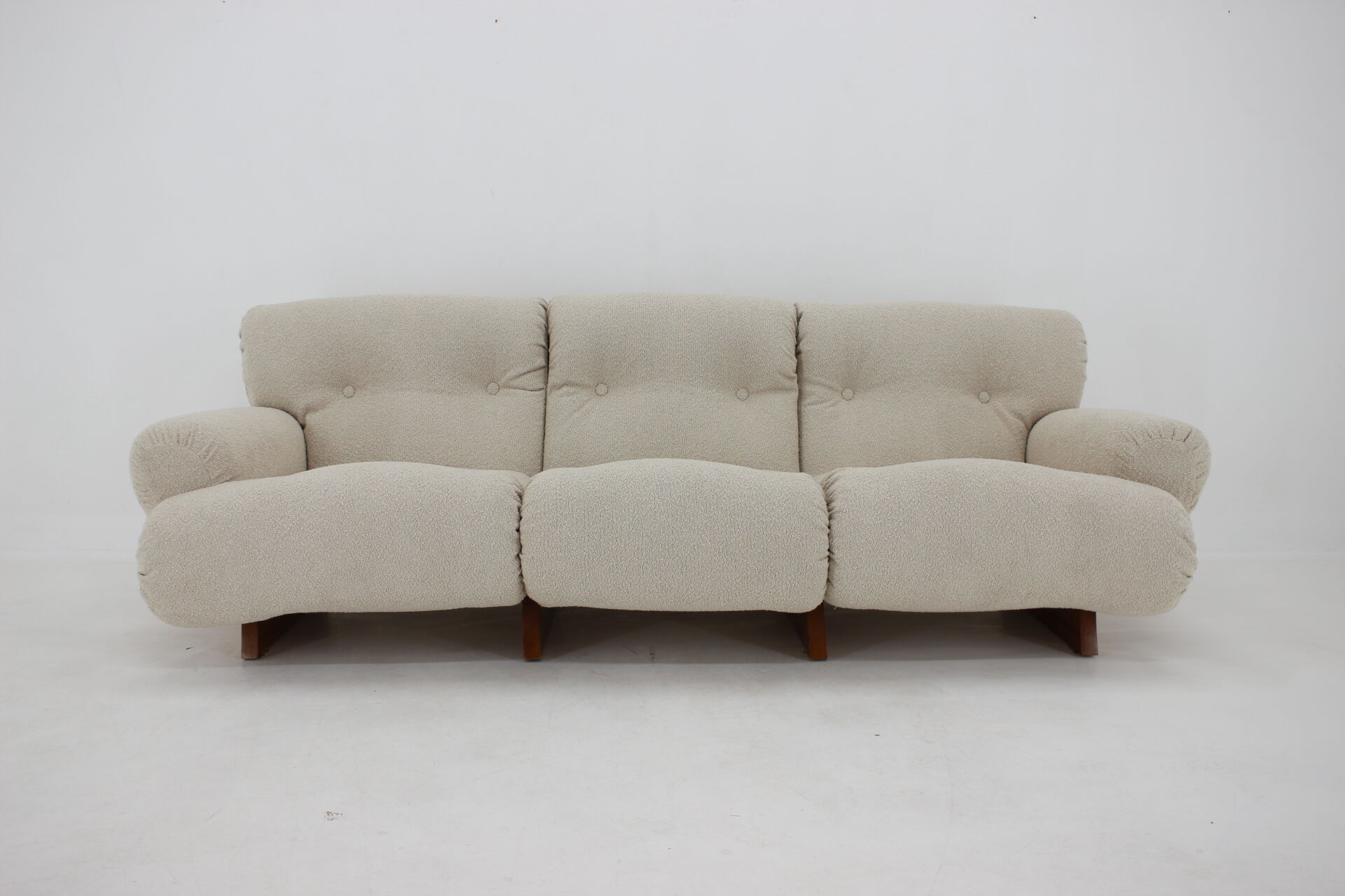 1970s Design Italian Sofa in Bouclé