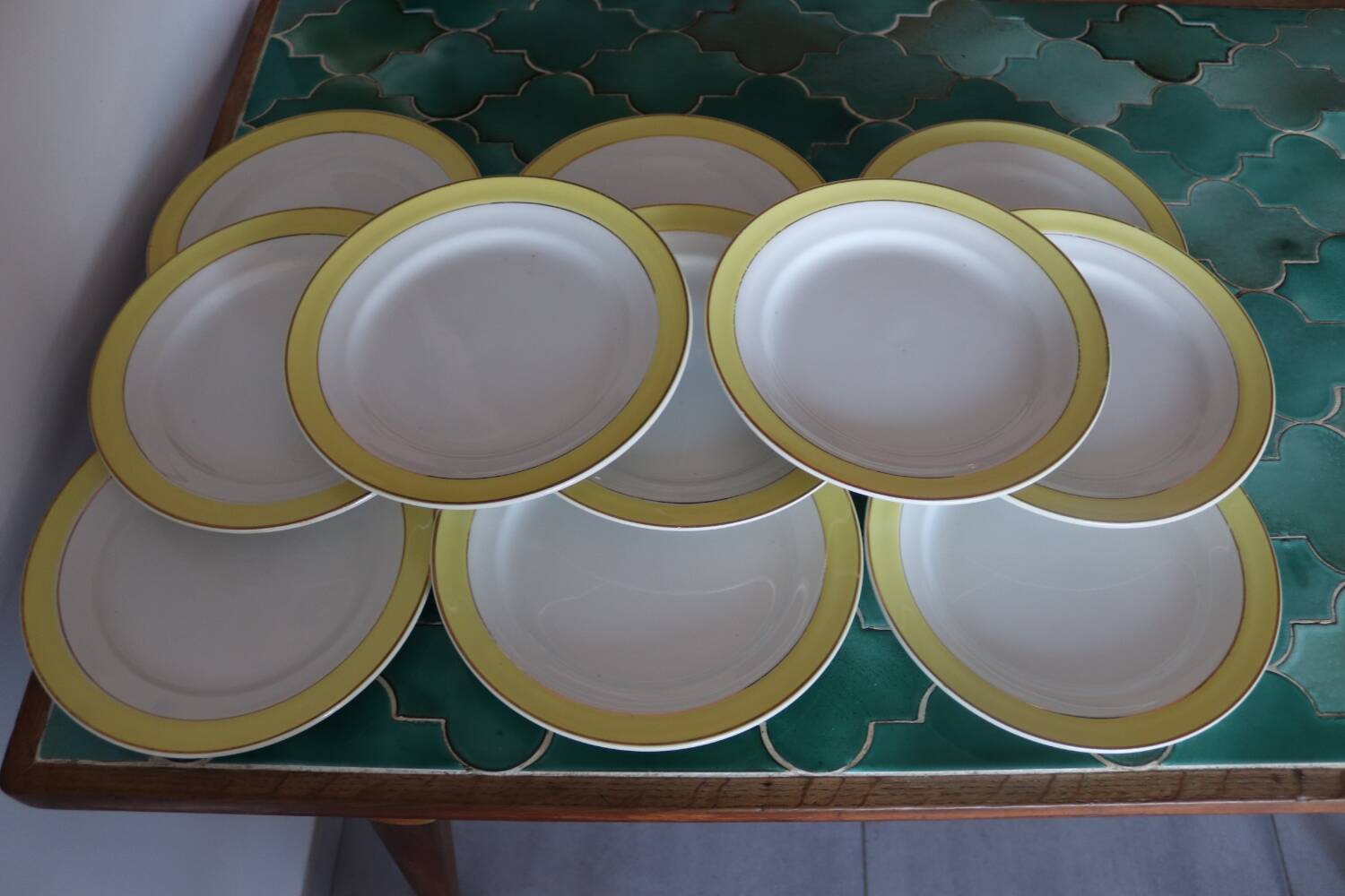 11 assiettes jaune KG Lunéville france