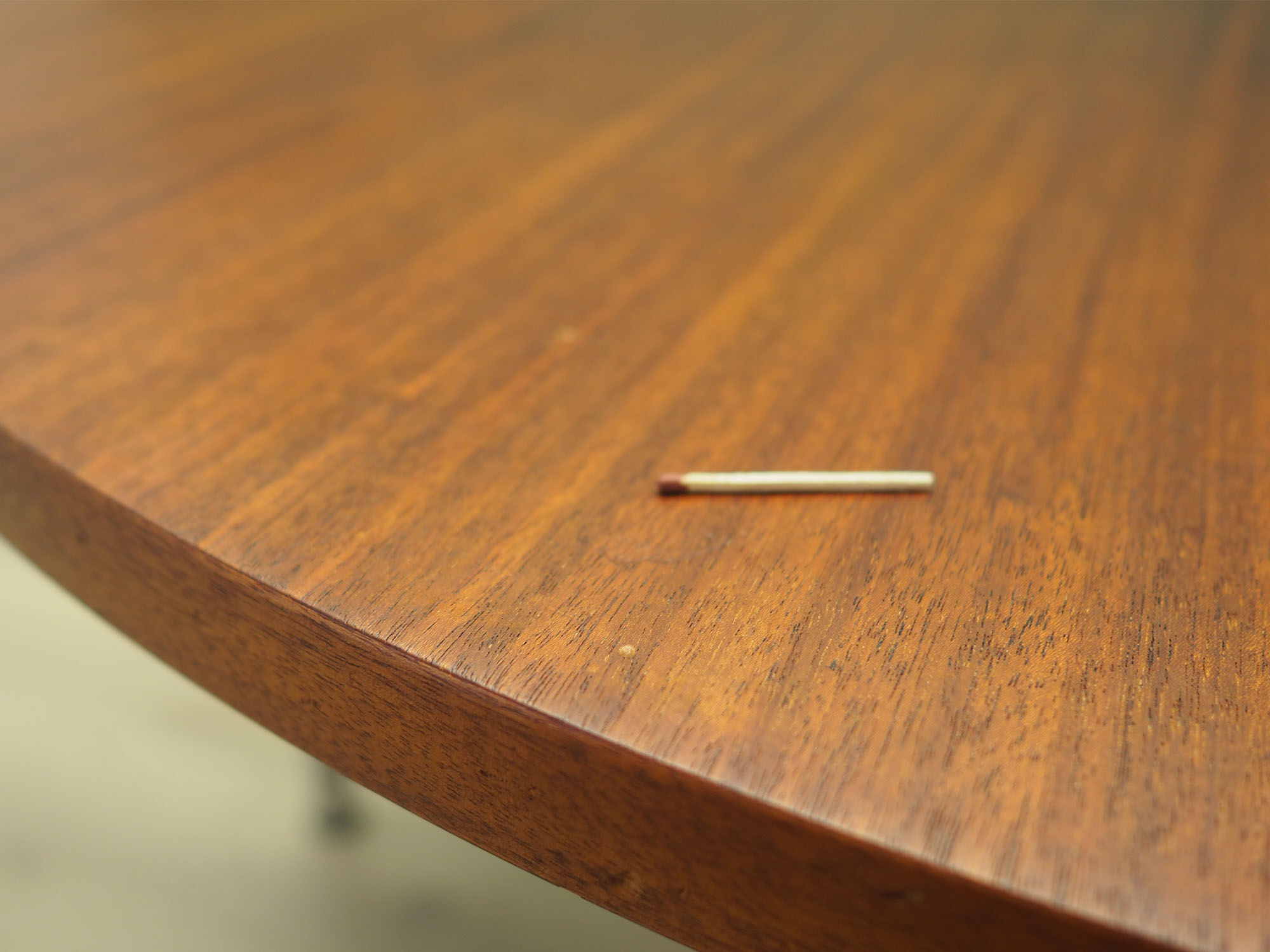 Table demi-ronde en teck, design danois, années 1970, fabricant: Bent Krogh