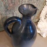 Carafe français vintage vitrée dans différents bleus