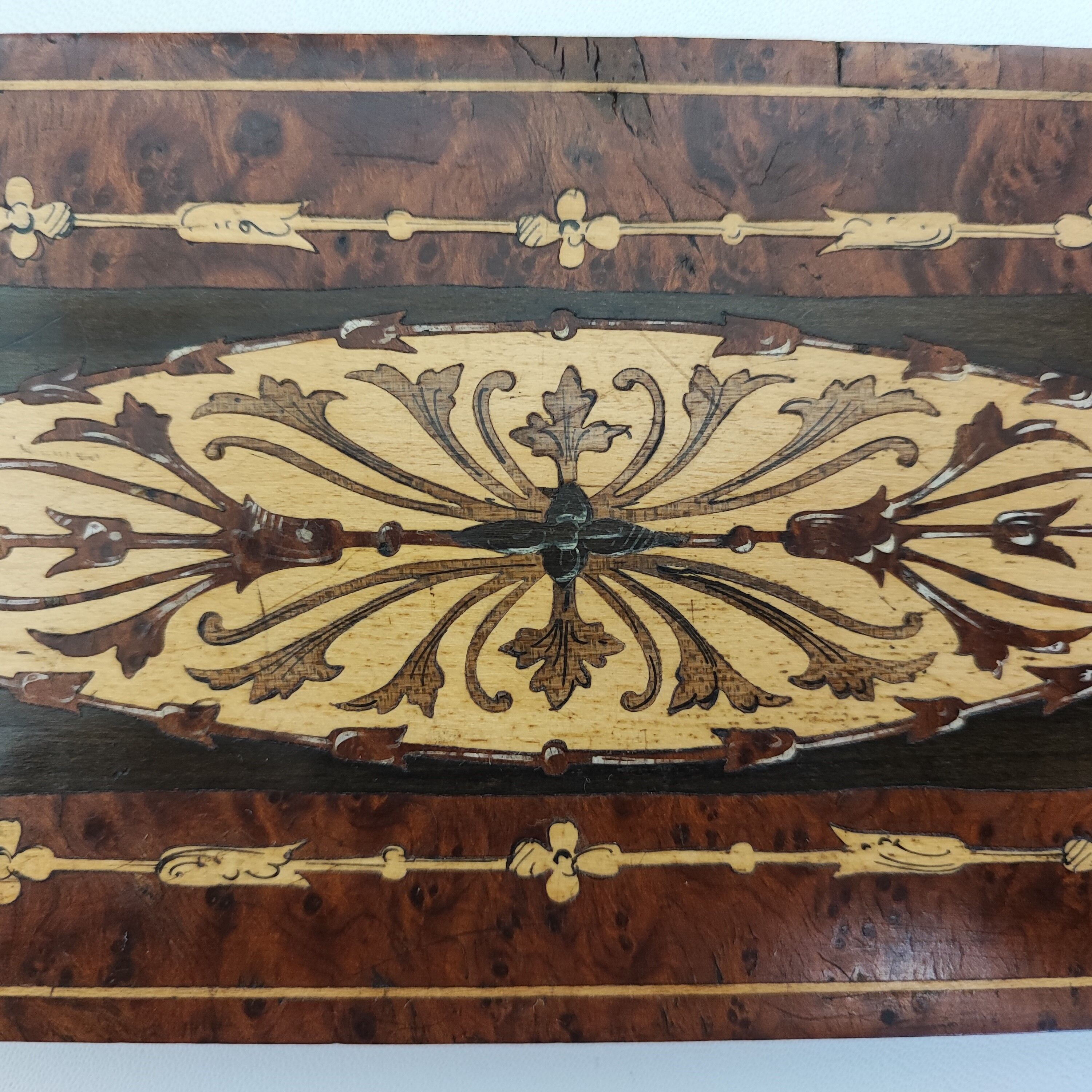 Extendable wooden bookhouse