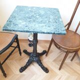 Table bistrot en marbre vert et pied en fonte noir