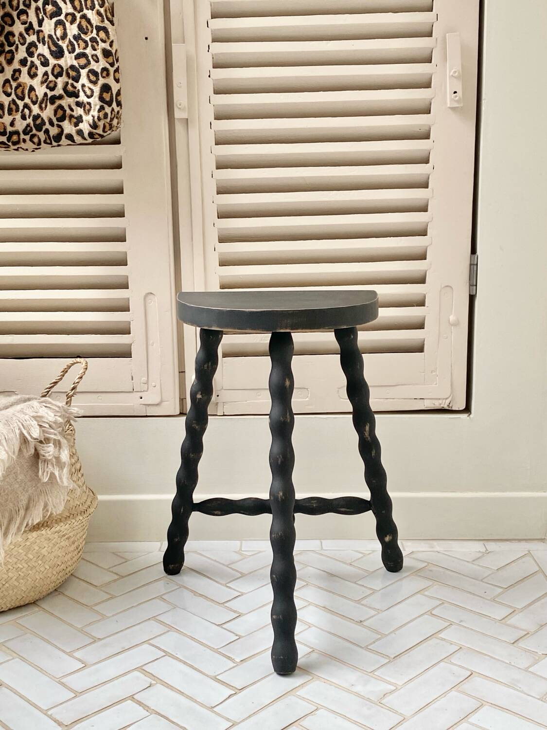 Tripod stool