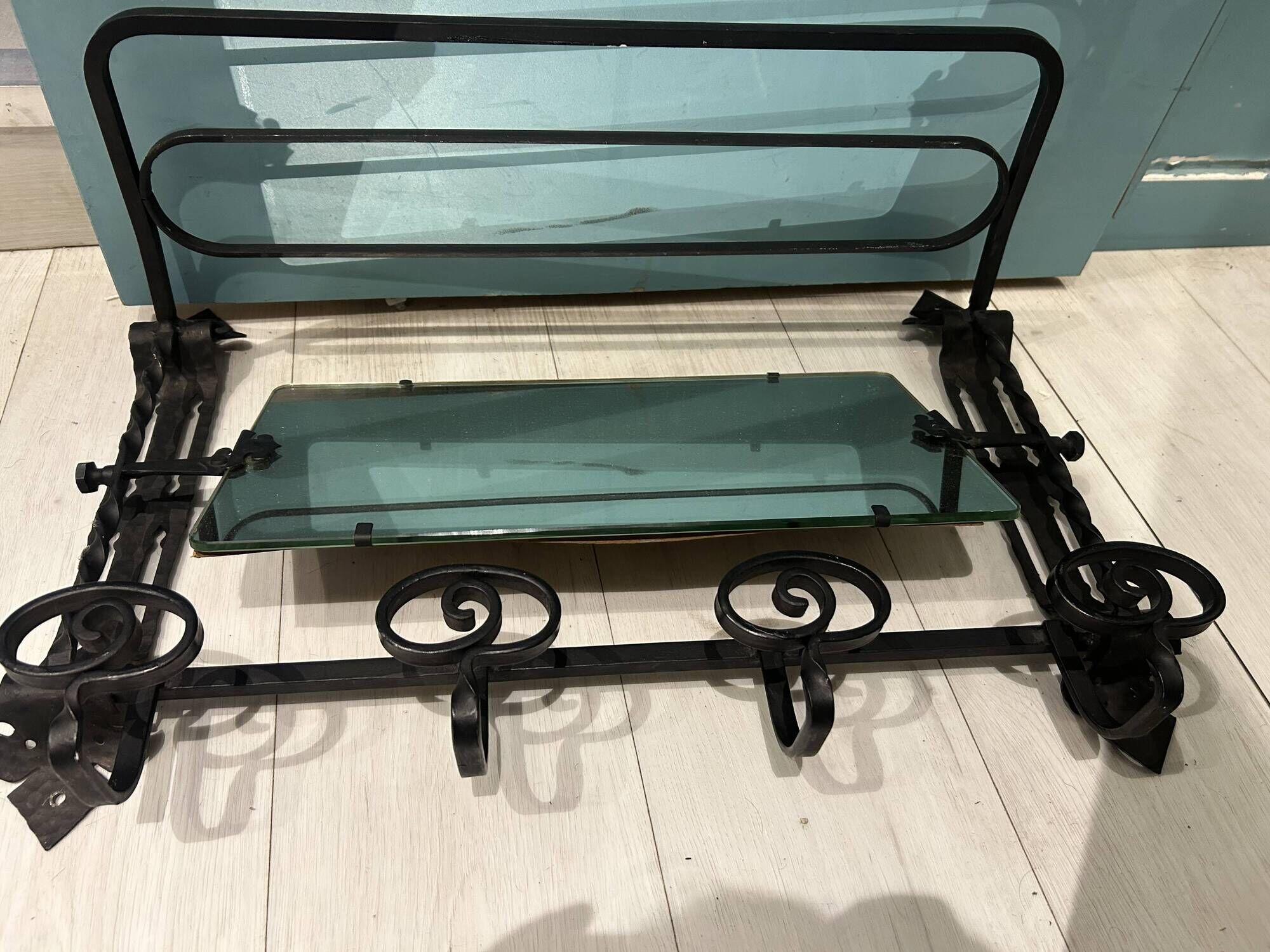 • Porte-manteau mural Art Déco en fer forgé plein et miroir biseauté