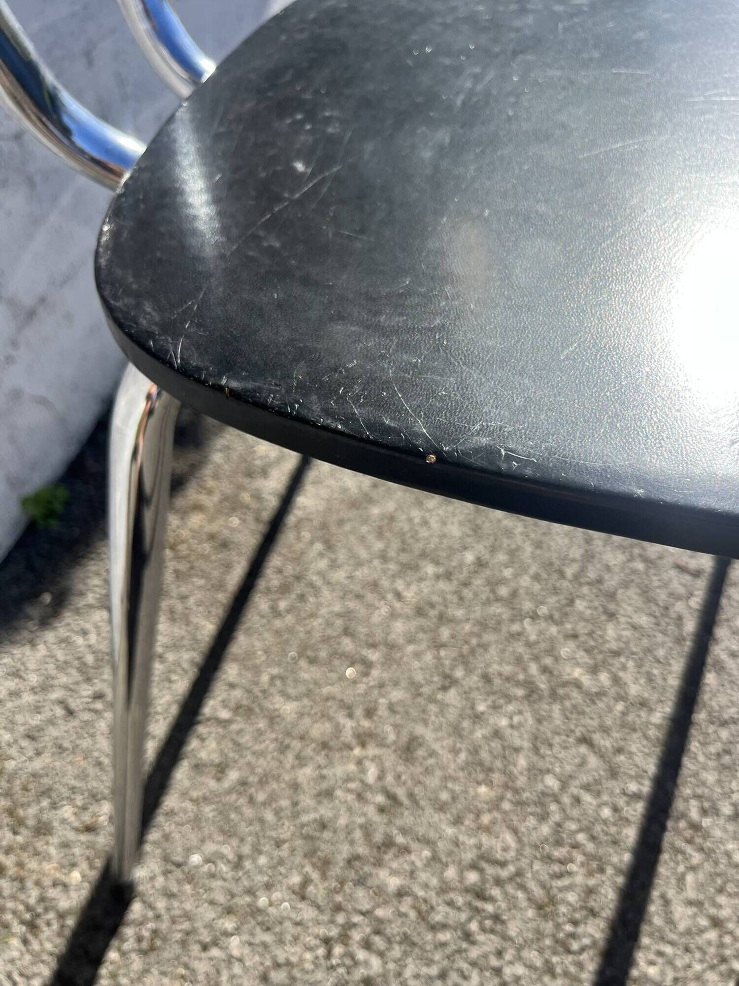 Lot 4 chaises vintage skaï noir et métal chromé