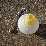 suspension en verre texturé blanche et jaune vintage années 50
