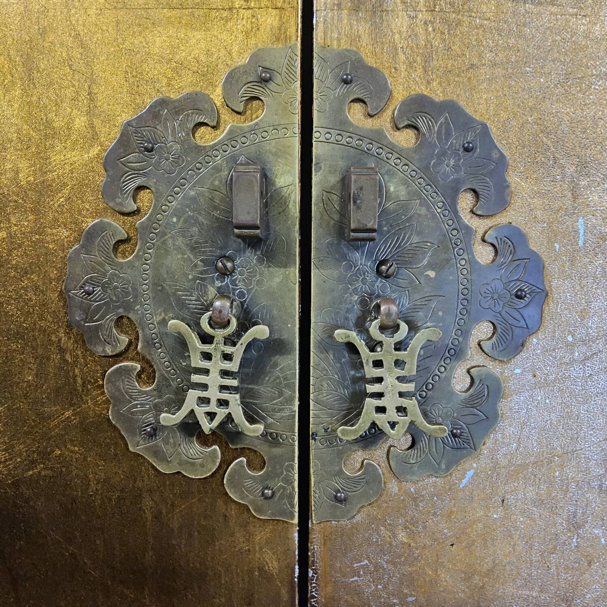 Vintage Chinese cabinet with gold leaf, flowers and birds / oriental