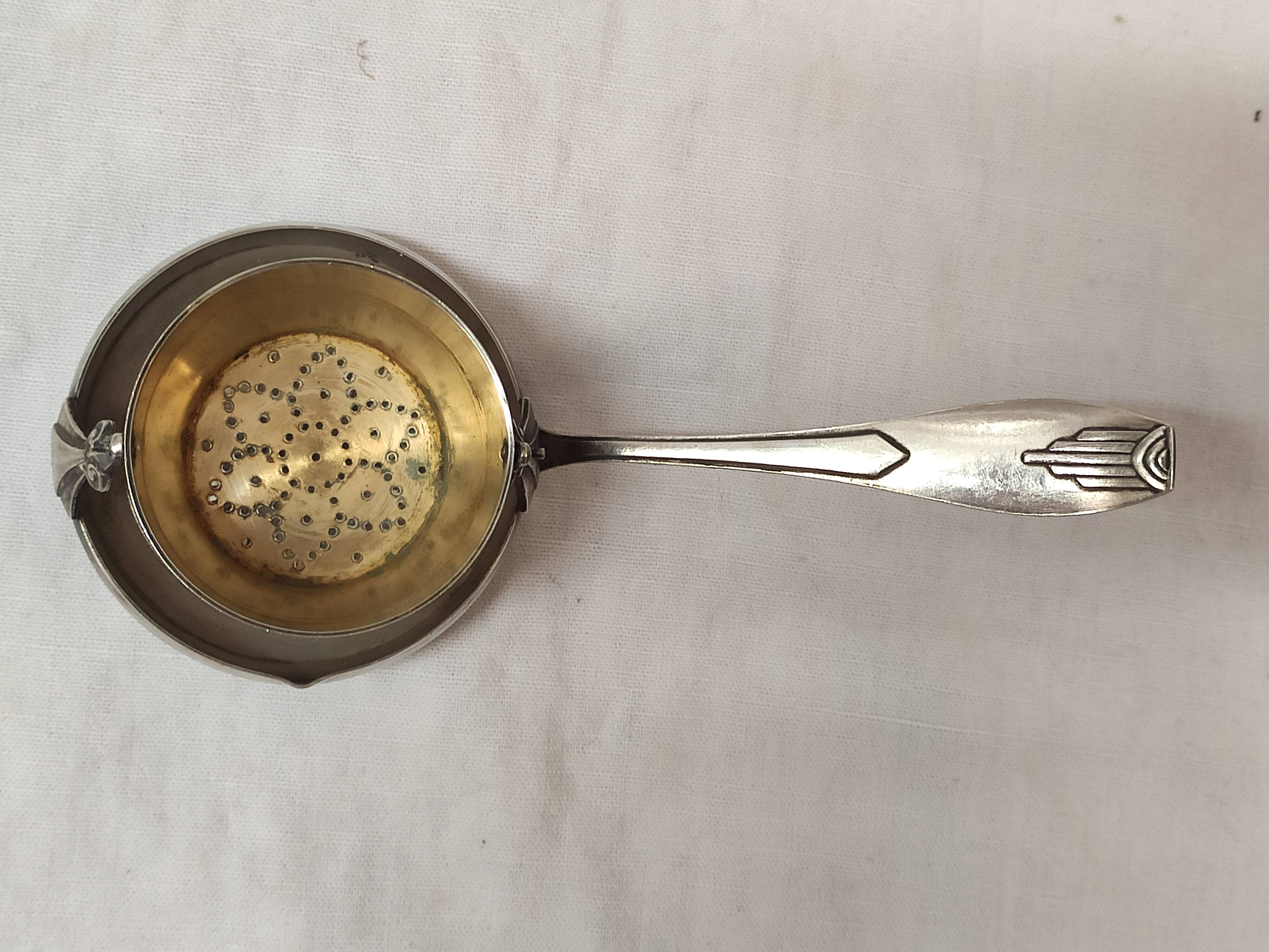 Tea strainer, art deco, silver metal.