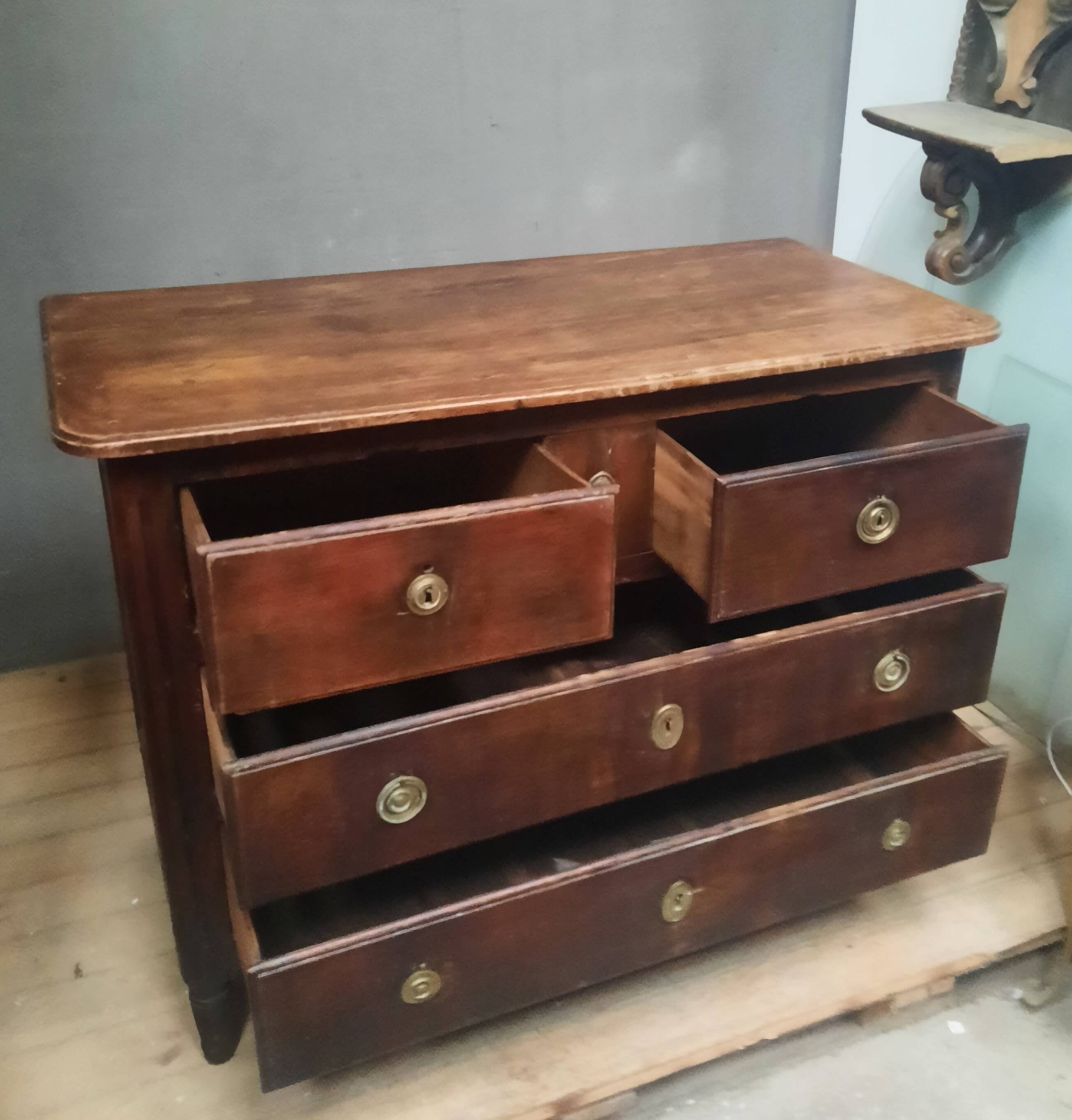 Eighteenth-century walnut chest of drawers