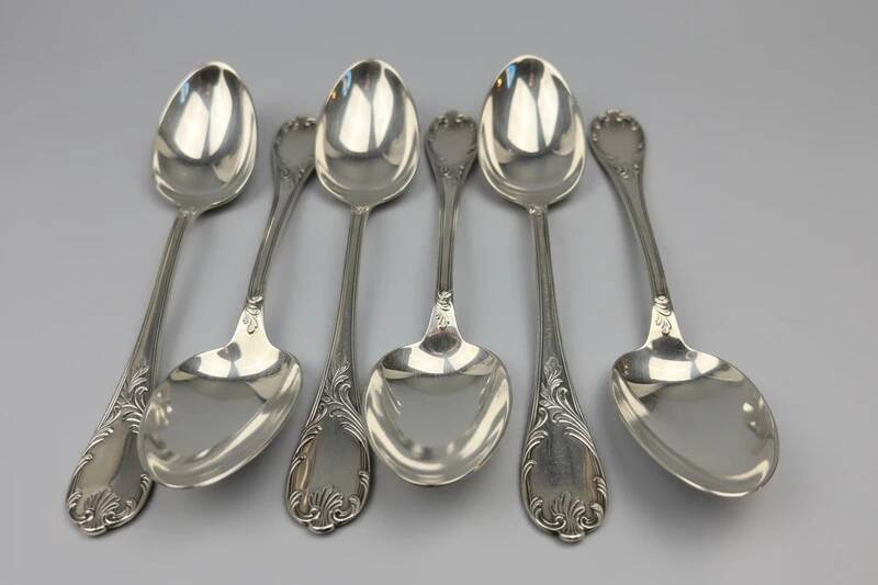 Set of 6 Christofle Marly soup spoons in near-new condition, 20.5 cm.