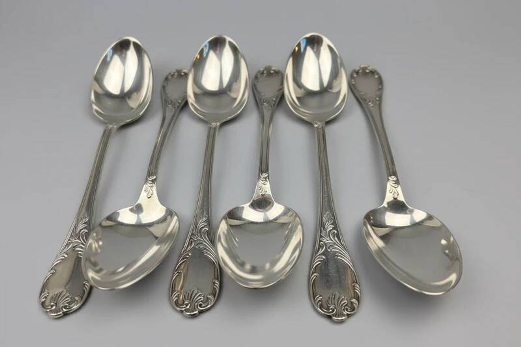 Set of 6 Christofle Marly soup spoons in near-new condition, 20.5 cm.