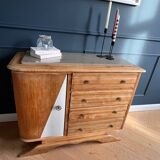 Moustache leg commode