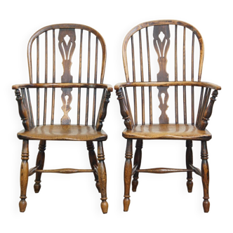 Lot de 2 très charmantes chaises de salle à manger Windsor à dossier haut anglaises anciennes
