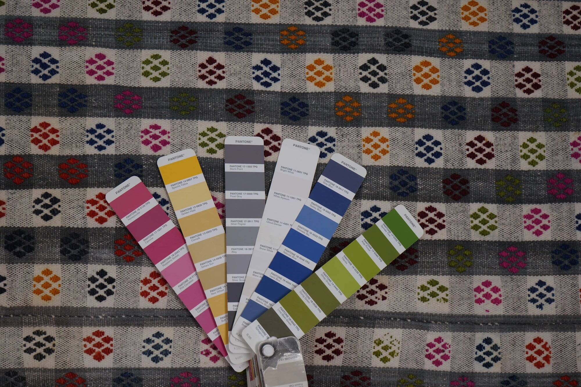 Vintage Turkish kilim handwoven 210x303 cm
