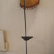 Lampadaire tripode vintage métal noir porte revue et tablette