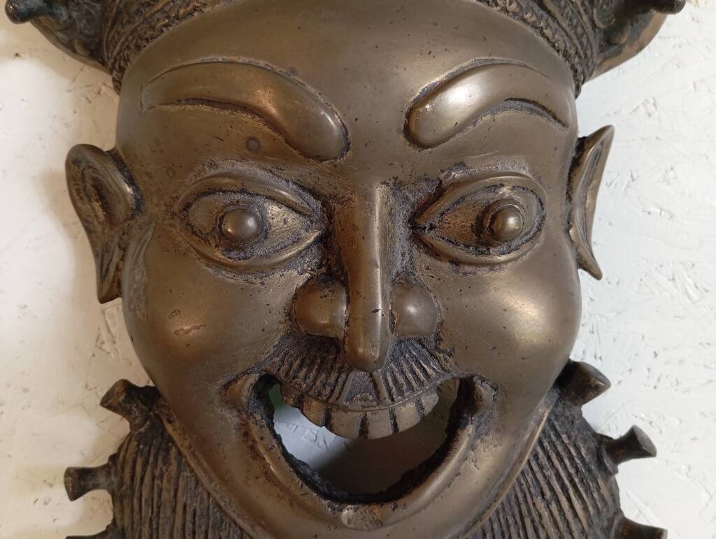 Large bronze Bamoun mask