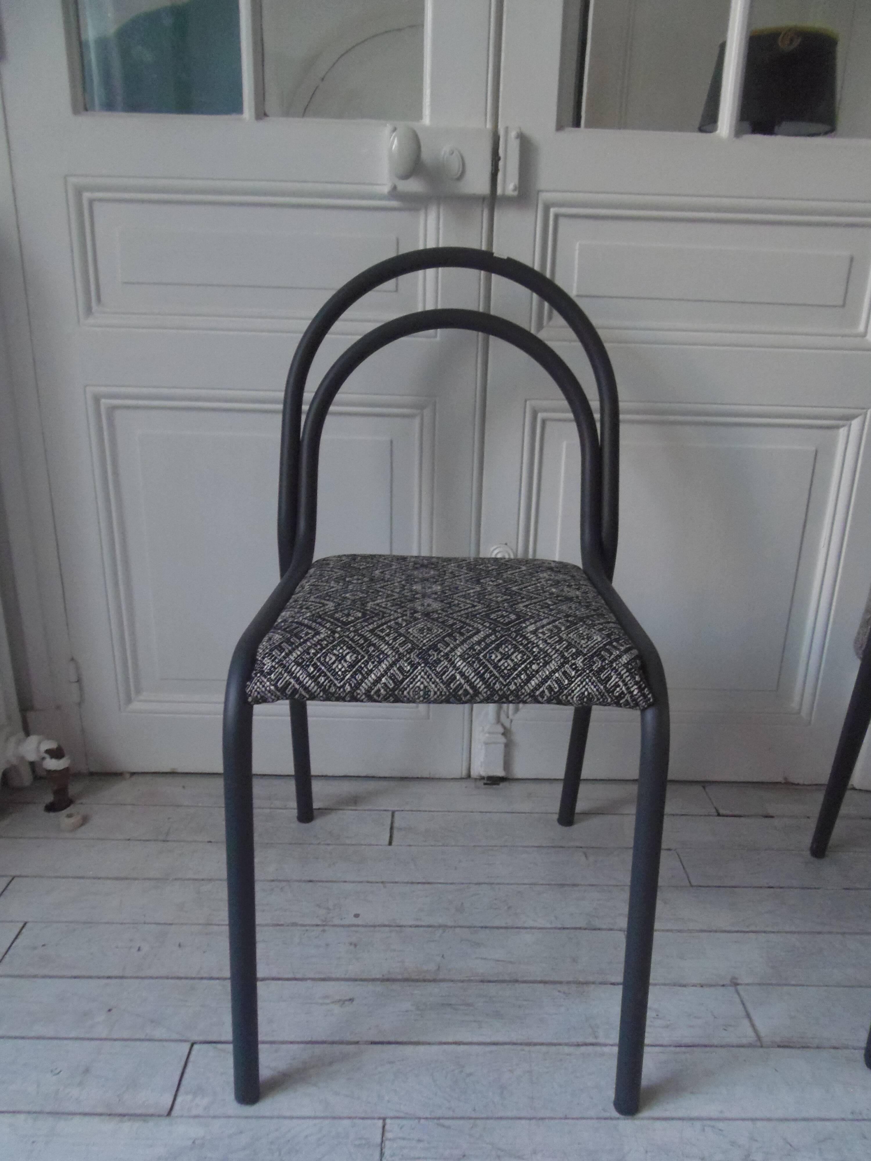 Industrial chair with a tubular metal frame in slate grey.