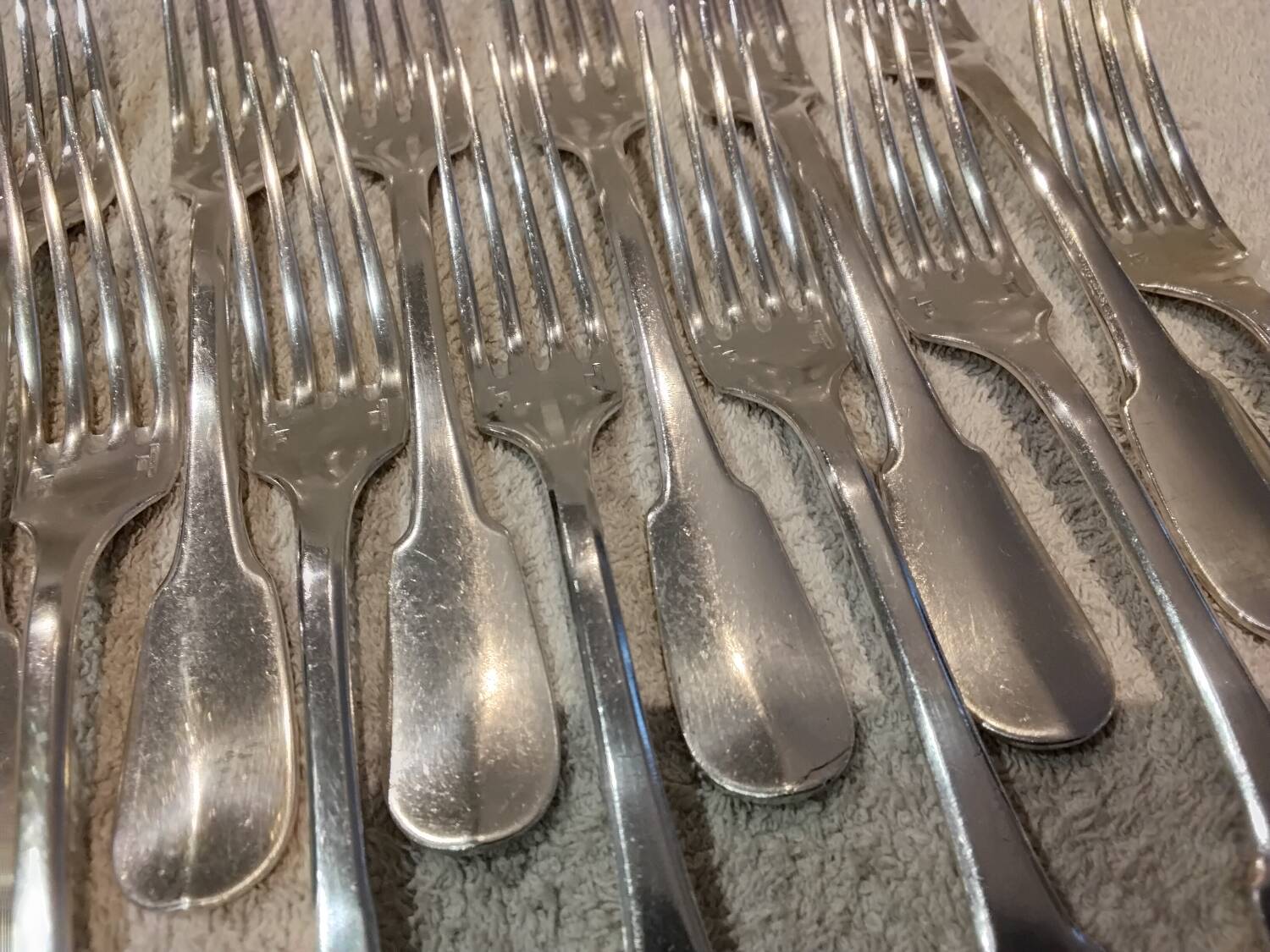 12 silver-plated dessert forks by Christofle Cluny, 17.1cm