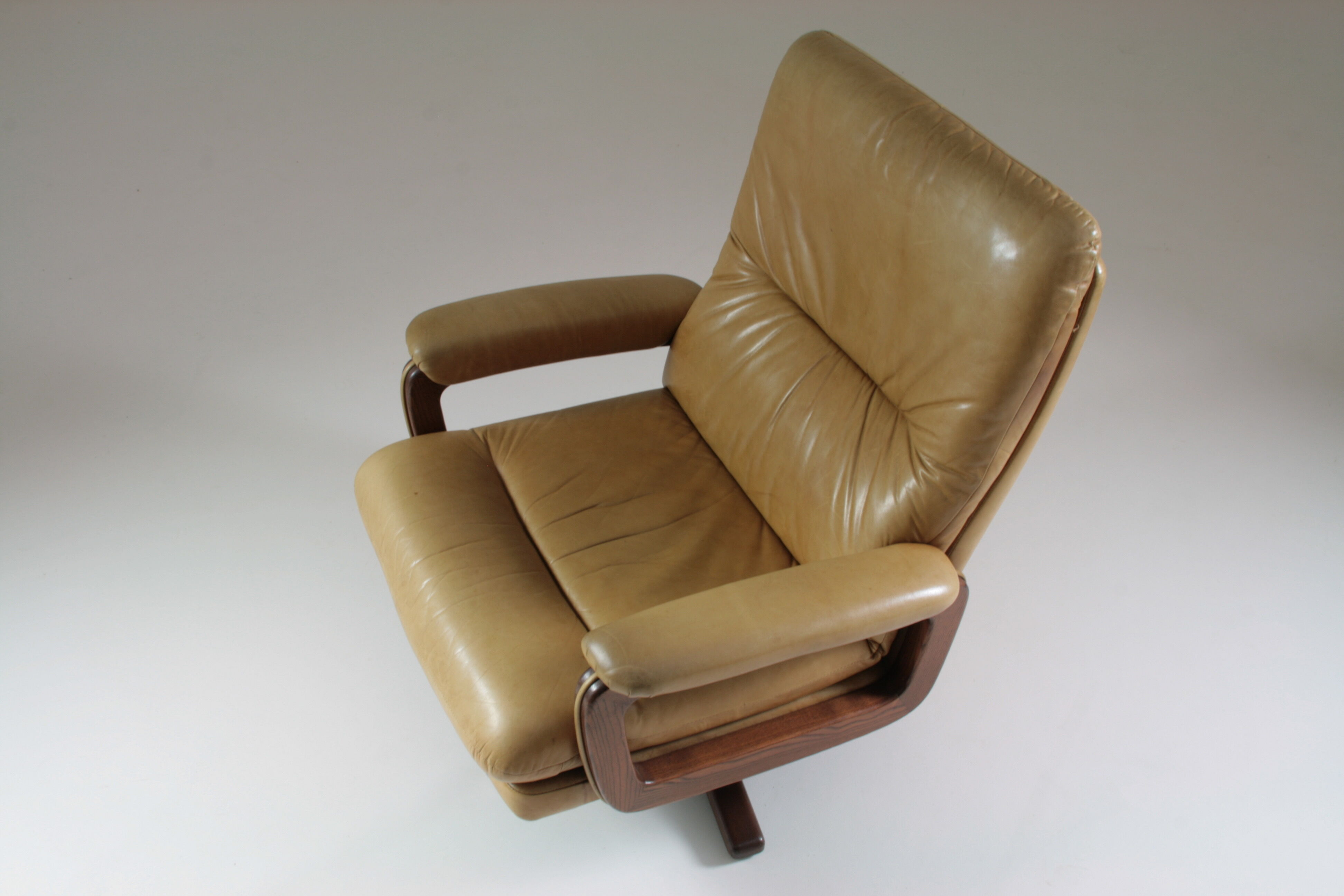Leather lounge chair by André Vandenbeuck