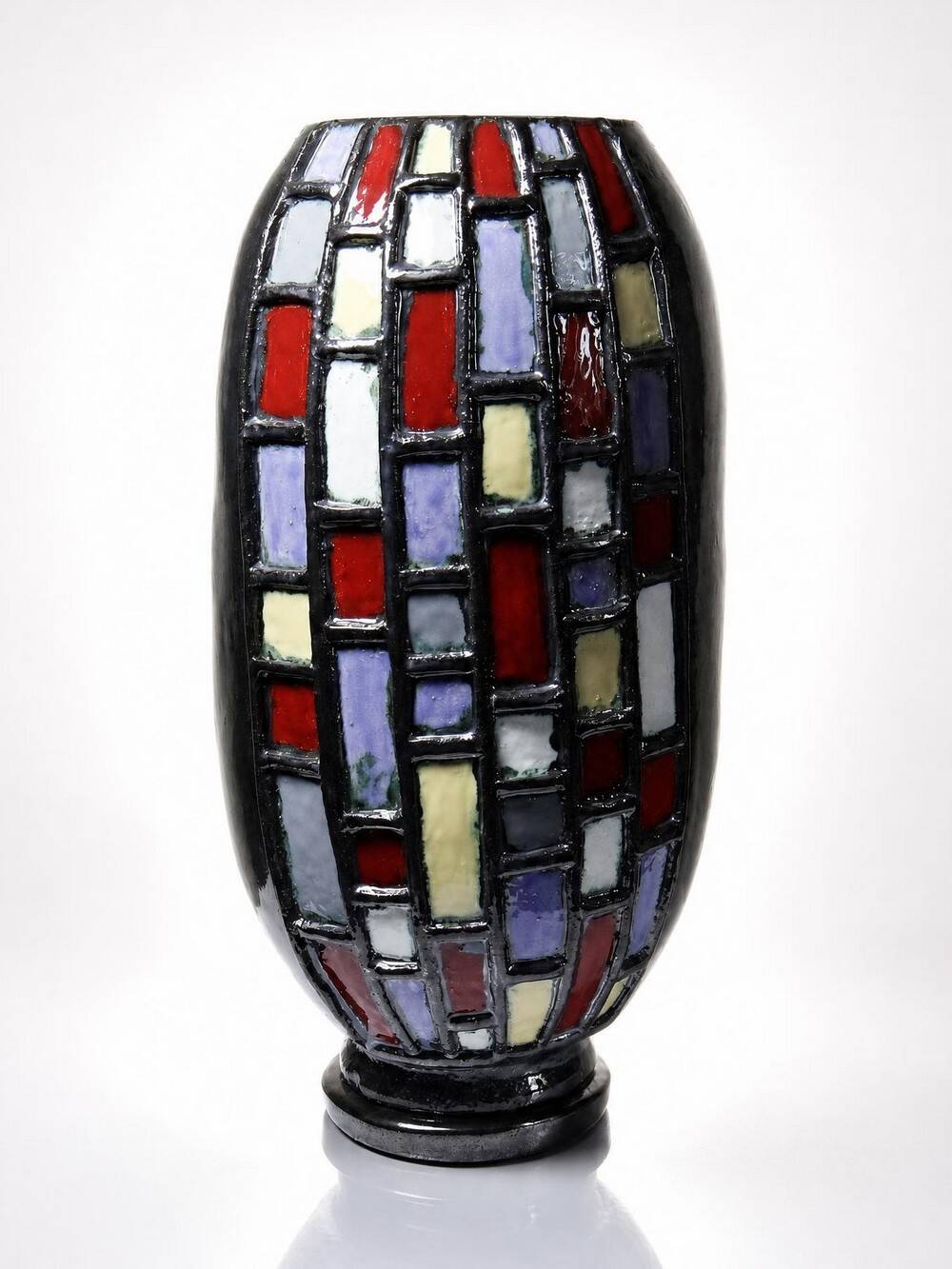 Large modernist ceramic art vase in vintage black glazed from 1950-1970.