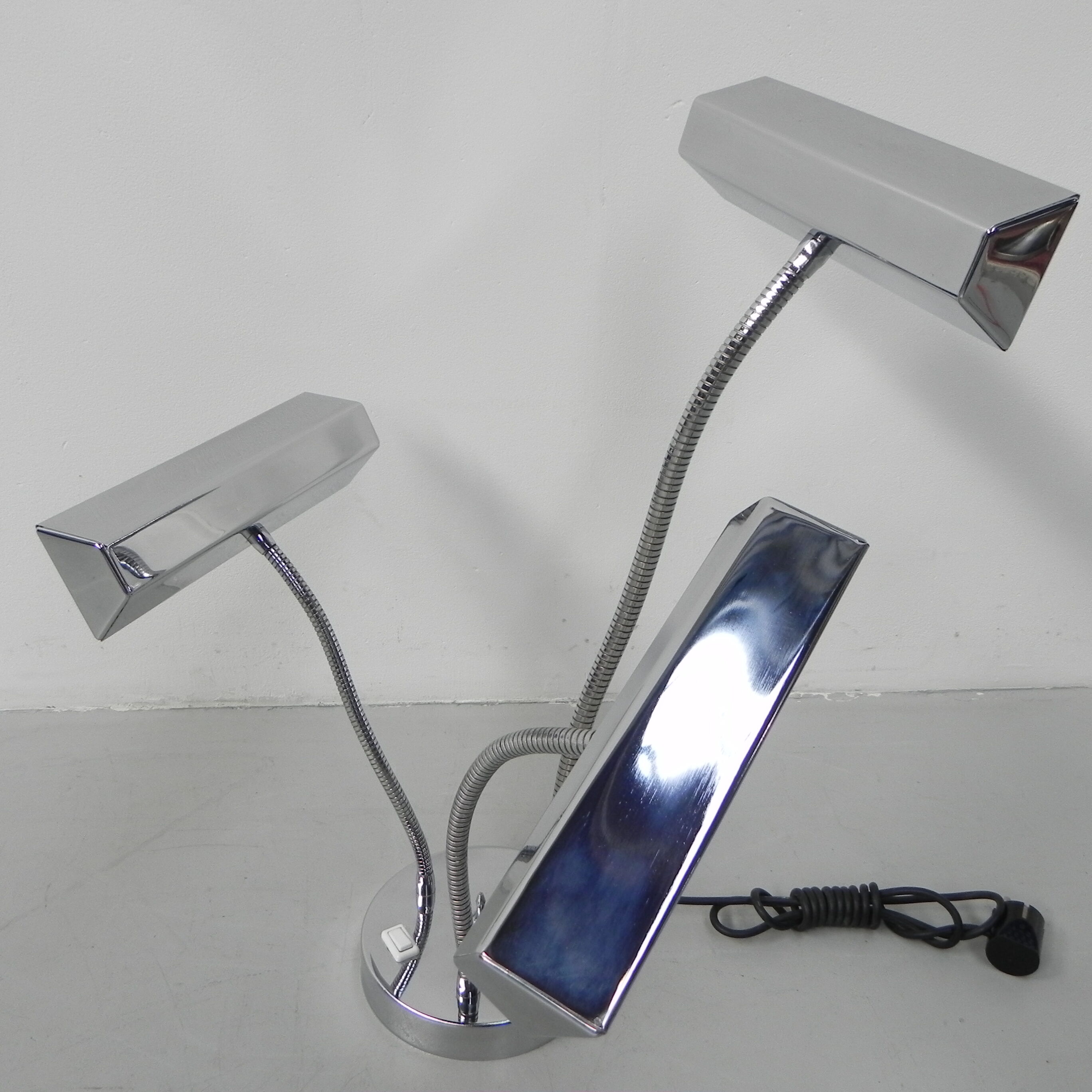 Vintage desk lamp with 3 chromed shades