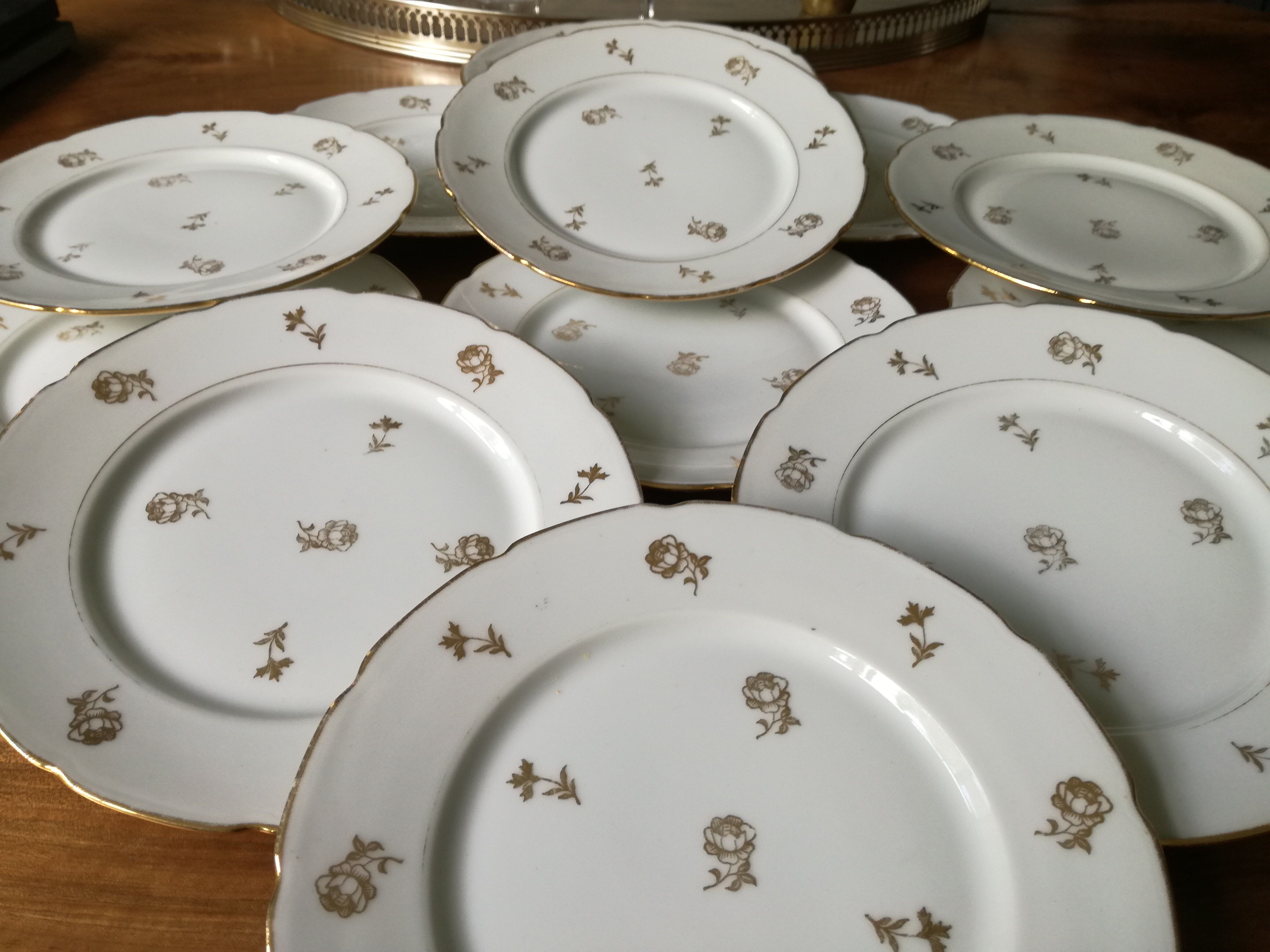 12 dessert plates in Limoges porcelain
