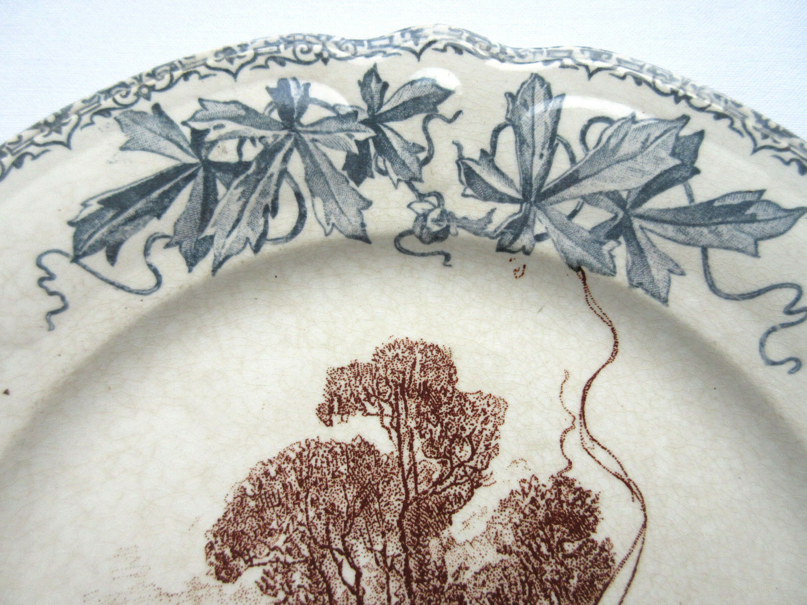 Art Nouveau plate Terre de Fer Choisy le Roi, Louis XIII model: Le Soir