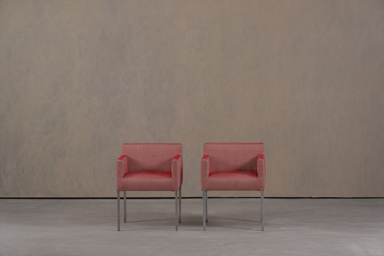2 fauteuils Ligne Roset en tissu rose, France années 2000