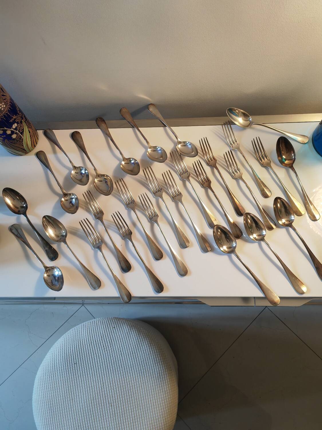 Silver metal cutlery set