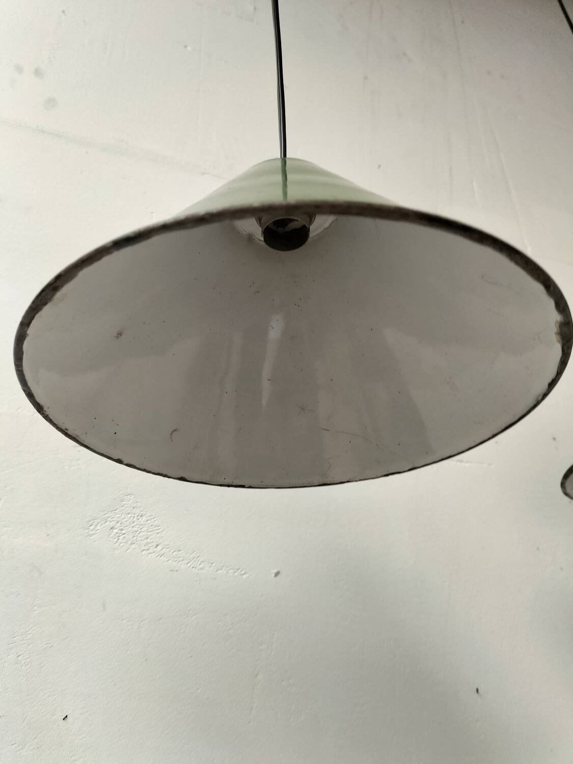 Enamelled cone suspensions