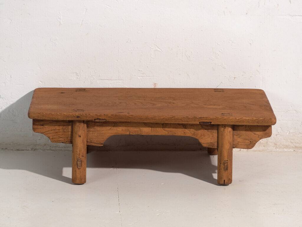 Table basse ancienne en bois de pin – Chine, vers 1890