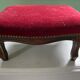 Repose pieds en bois et velours rouge