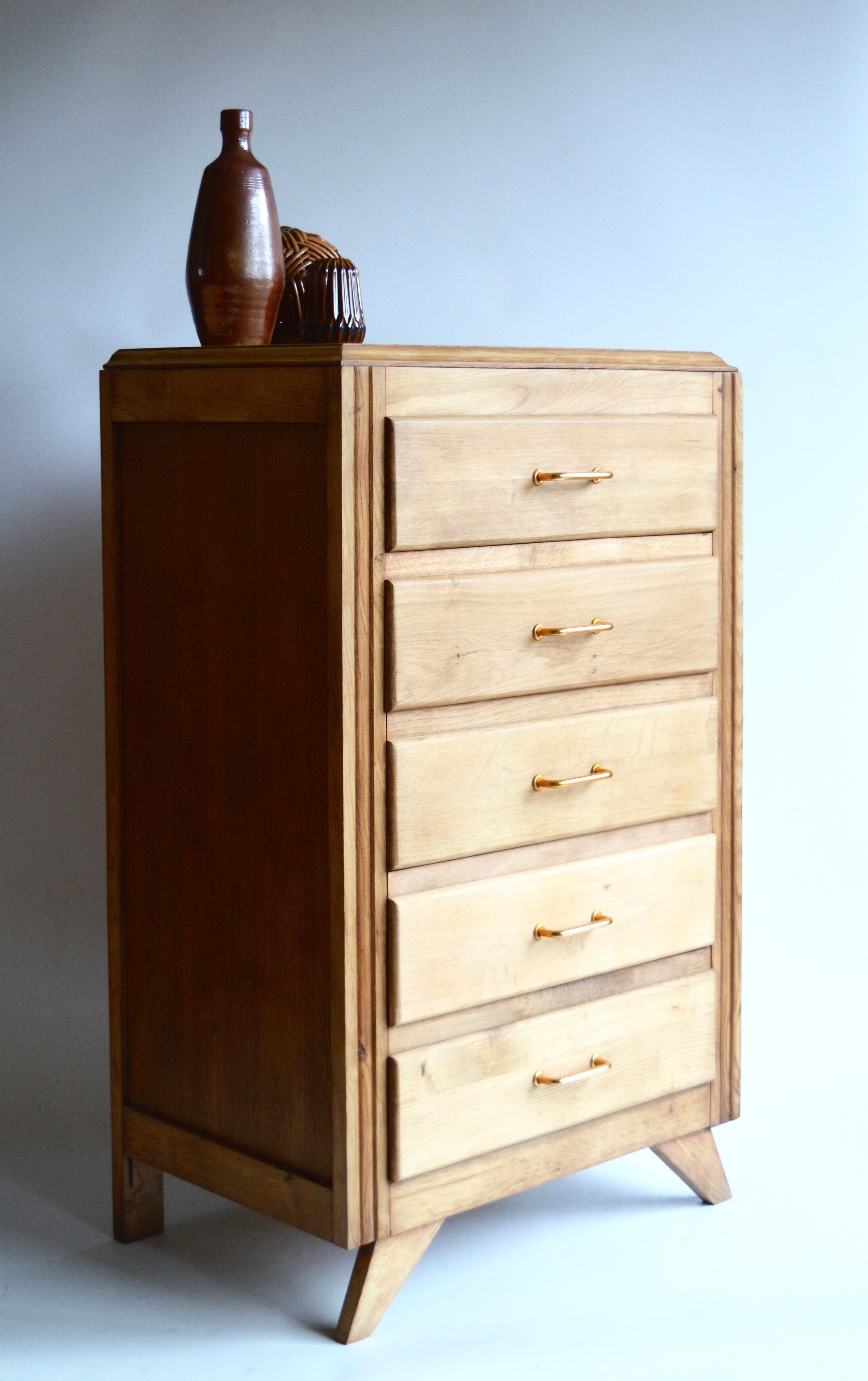 Chiffonier