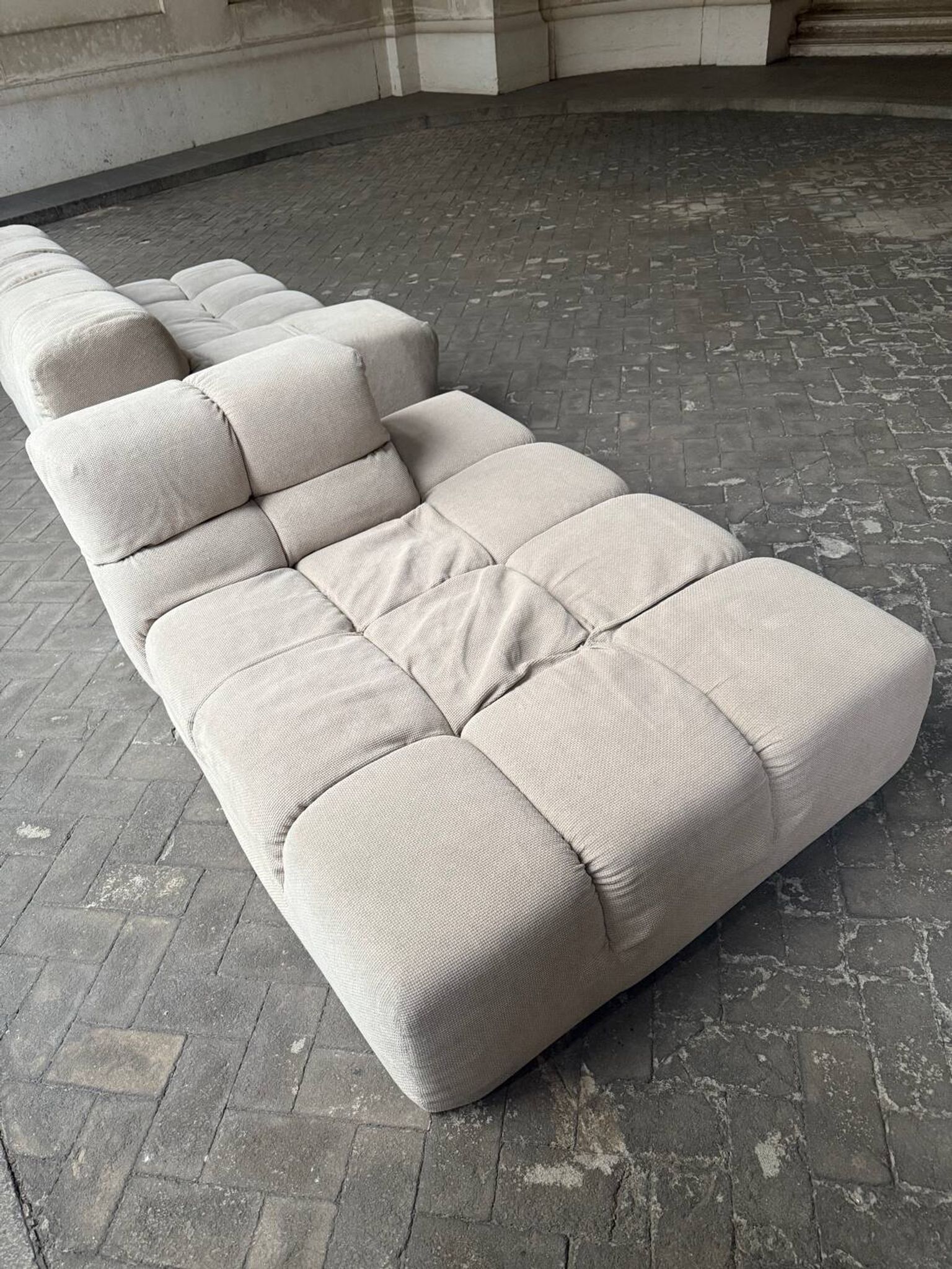 Tufty-Time sofa with chaise longue - beige