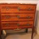 Commode sauteuse ne bois de placage
