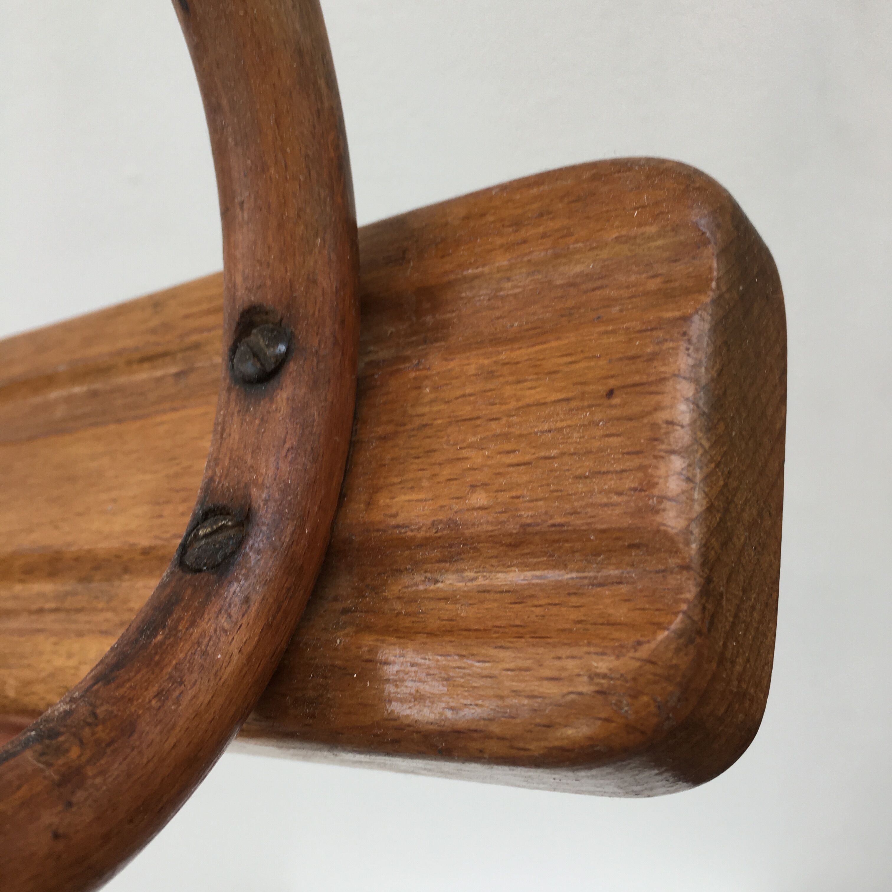 Wall door in curved wood Thonet