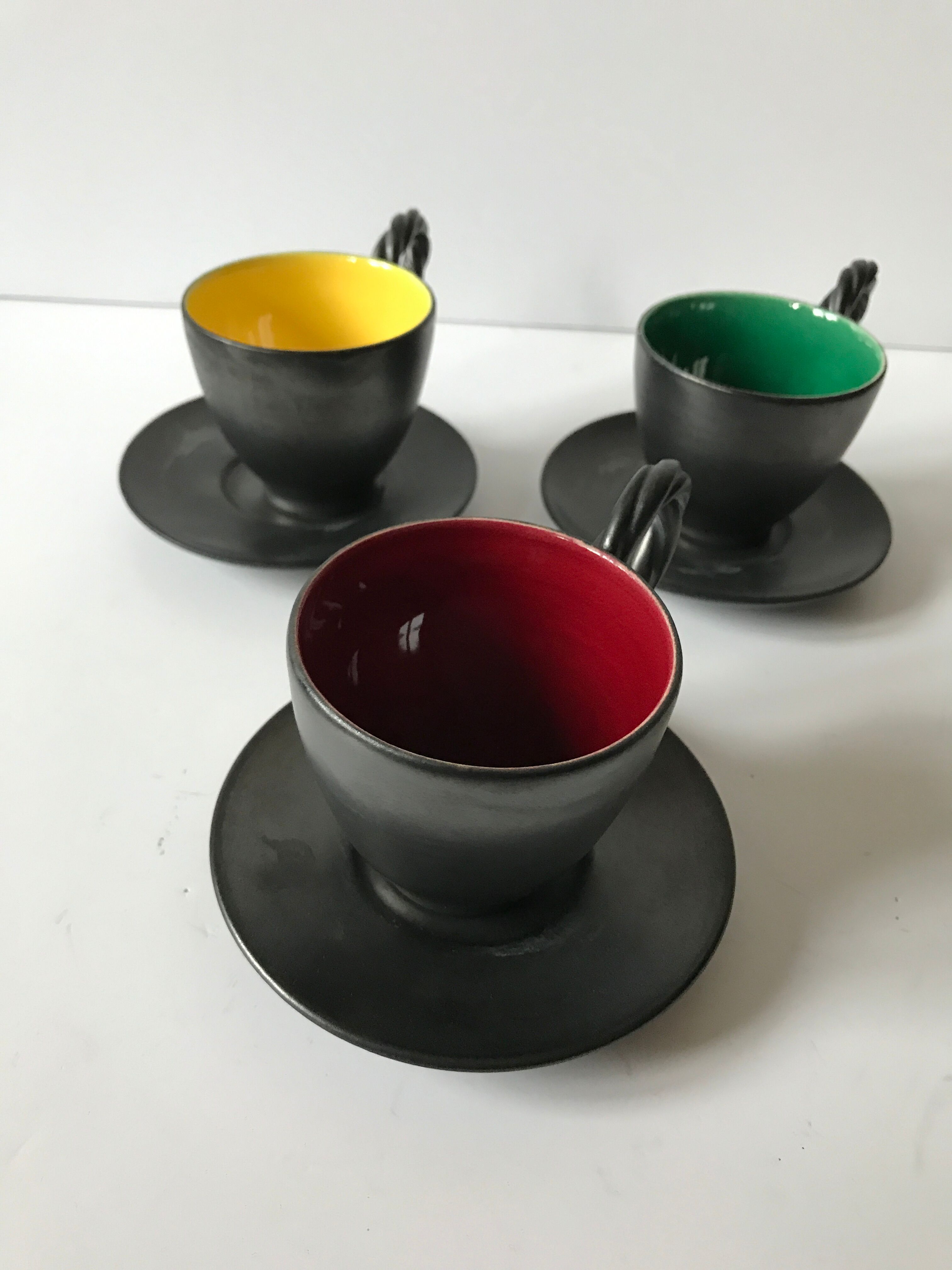 Color-coloured vallauris cups