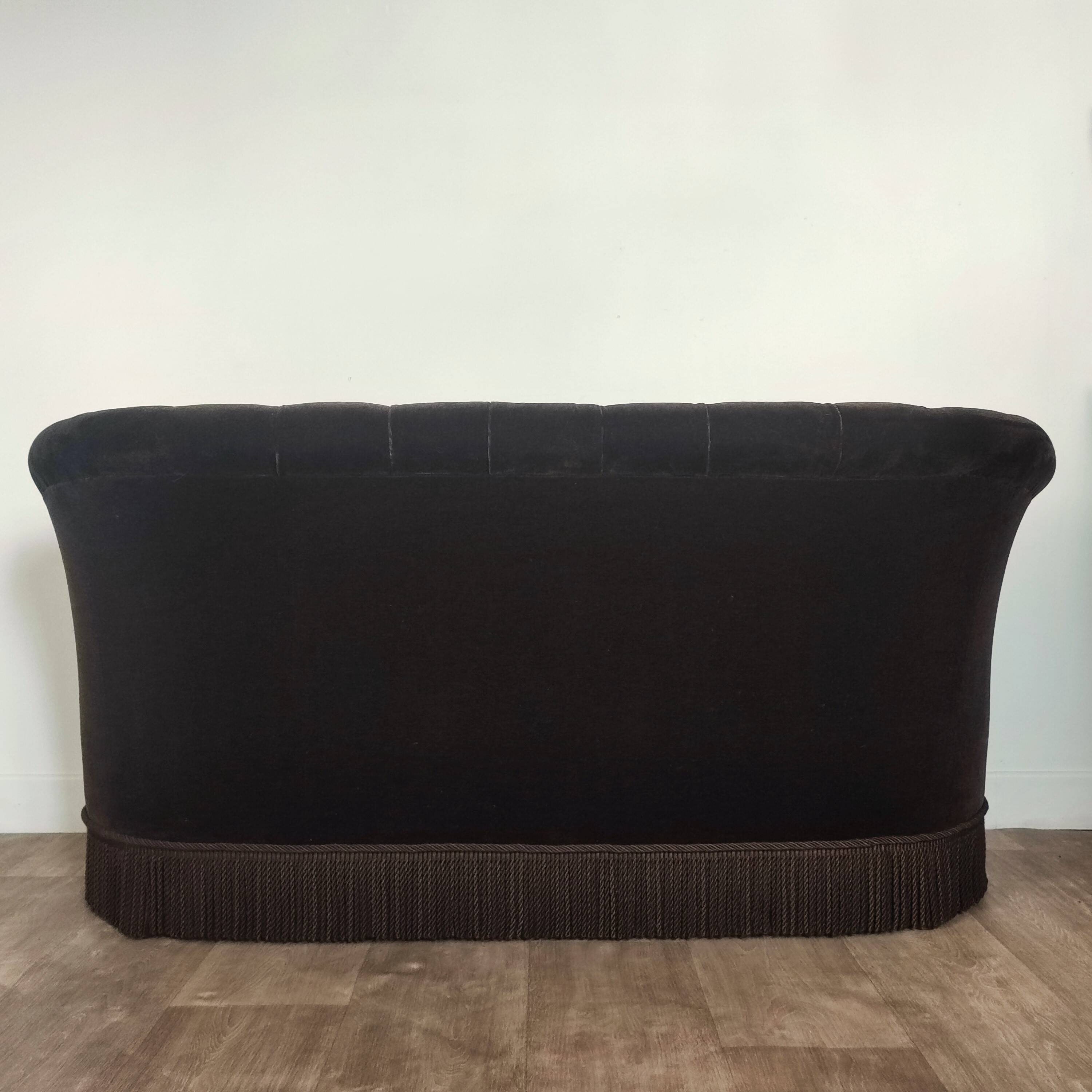 Velvet toad sofa