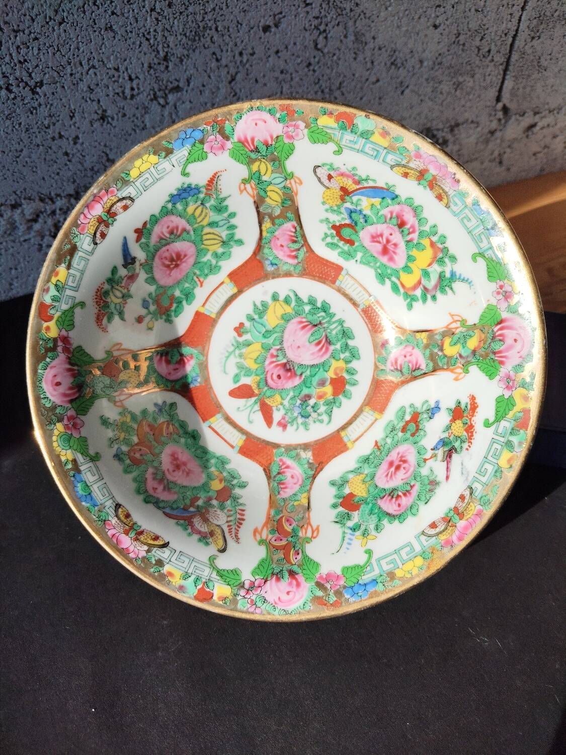 Chinese porcelain bowl with floral and bird decoration – Famille Rose style