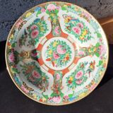 Chinese porcelain bowl with floral and bird decoration – Famille Rose style